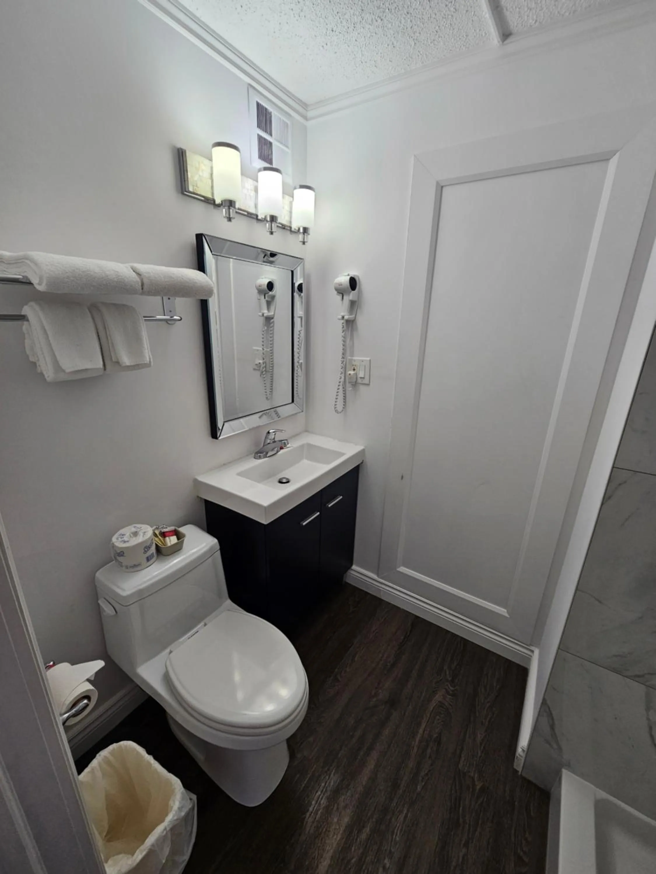 Bathroom in Huntsville Inn