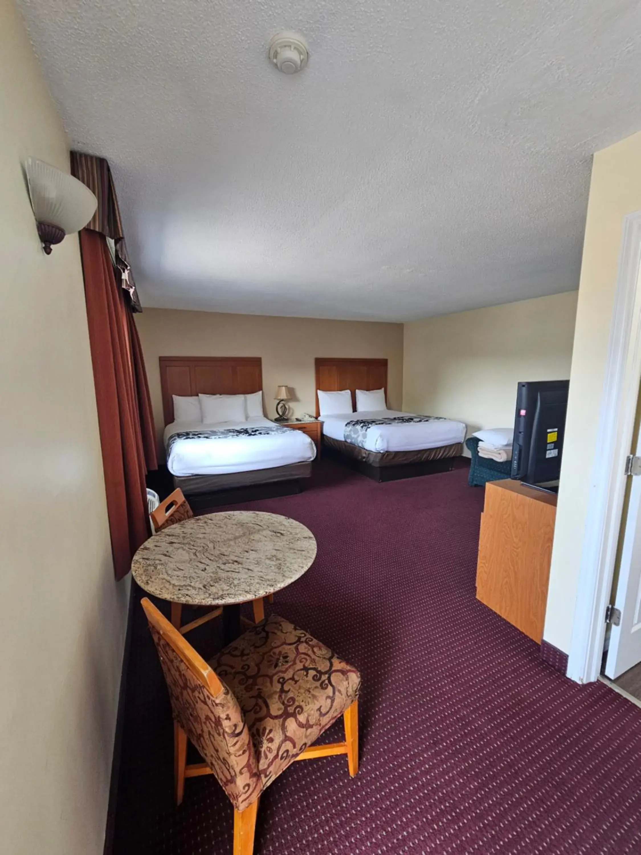 Family Room - Second Floor in Huntsville Inn Family Room - Second Floor in Huntsville Inn