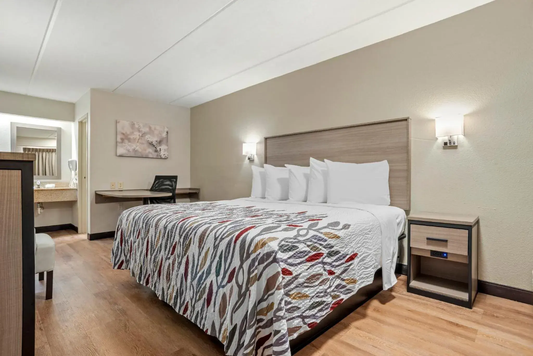 Superior King Room Smoke Free in Red Roof Inn West Monroe Superior King Room Smoke Free in Red Roof Inn West Monroe