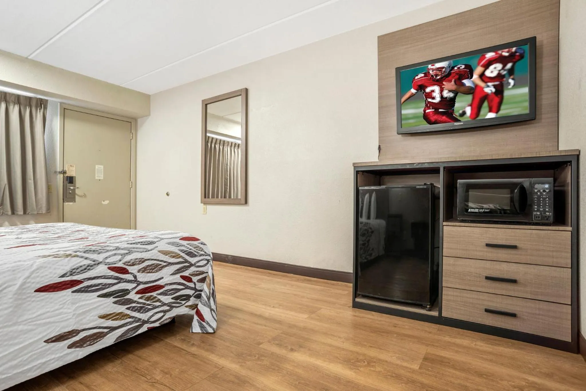 Bedroom, Bed in Red Roof Inn West Monroe