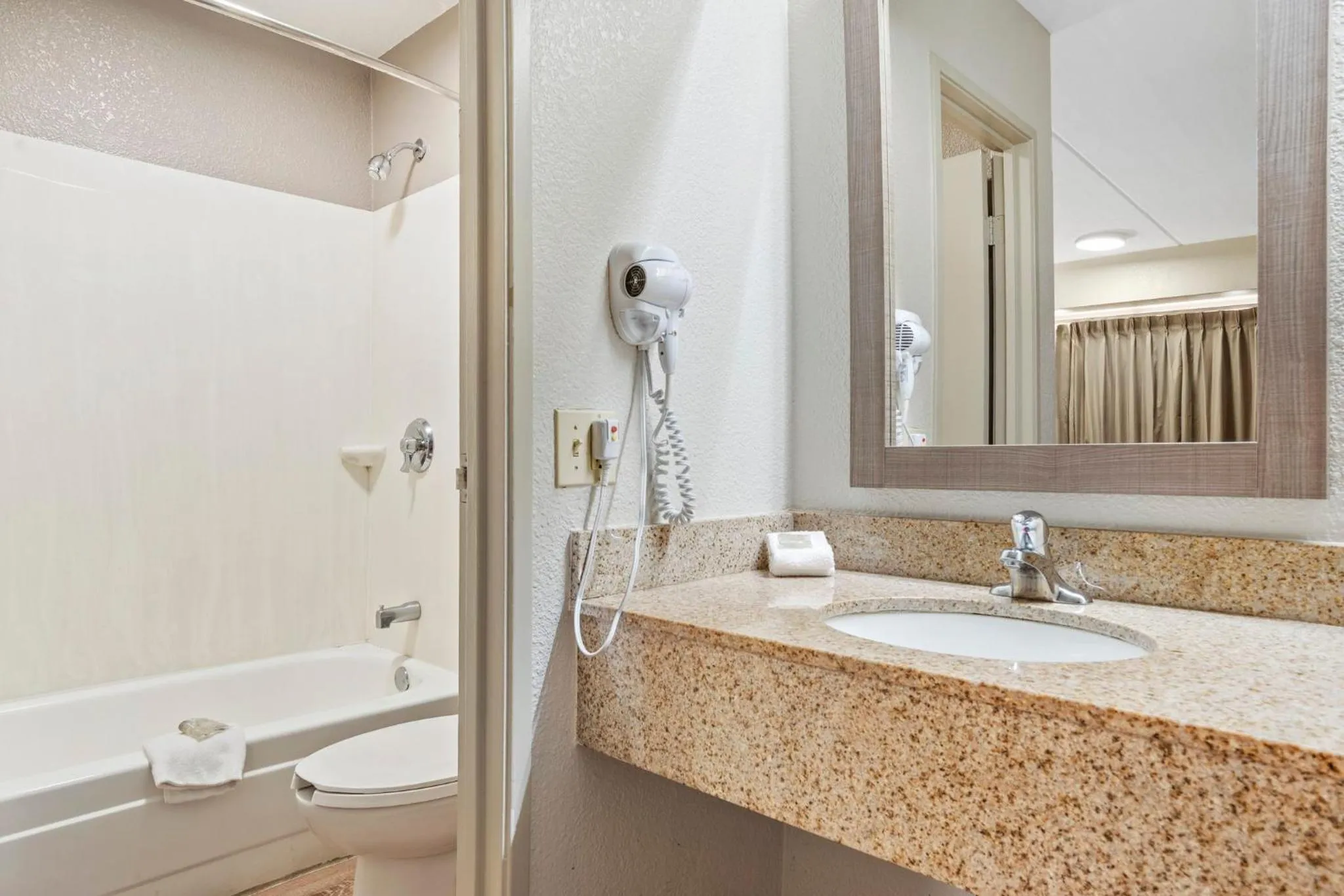 Bathroom in Red Roof Inn West Monroe