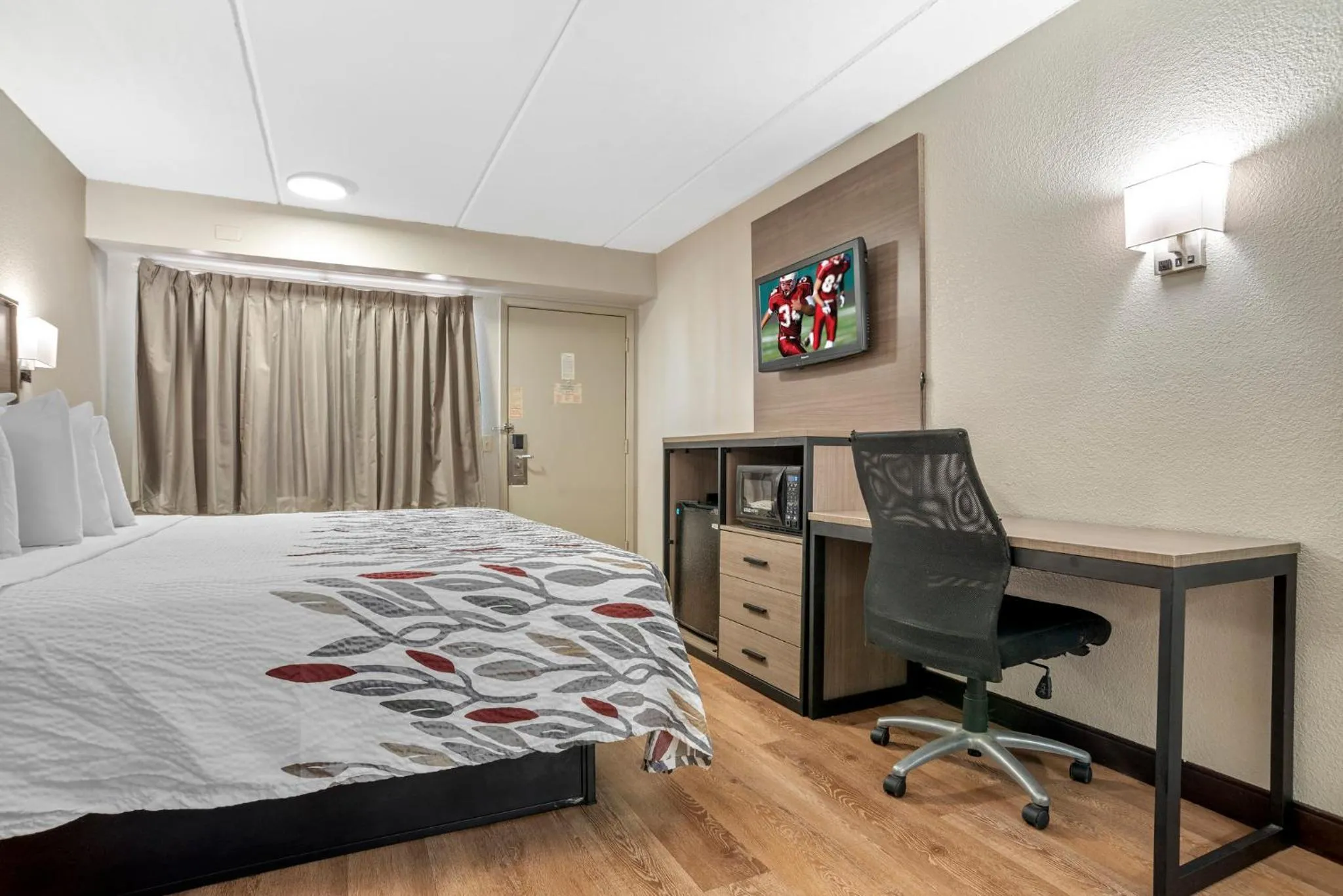 Bedroom, Bed in Red Roof Inn West Monroe