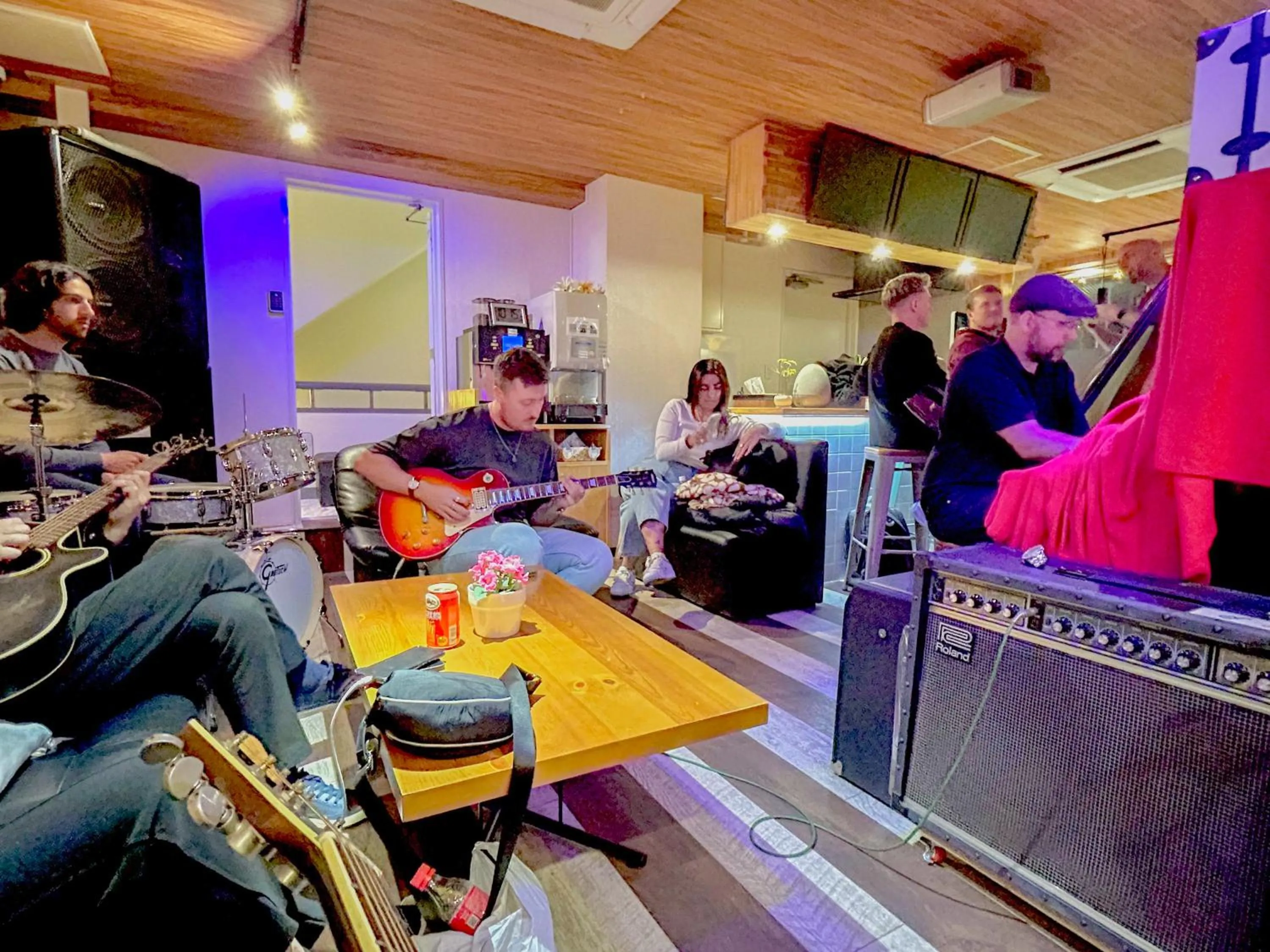 Communal lounge/ TV room in Feel Osaka Yu