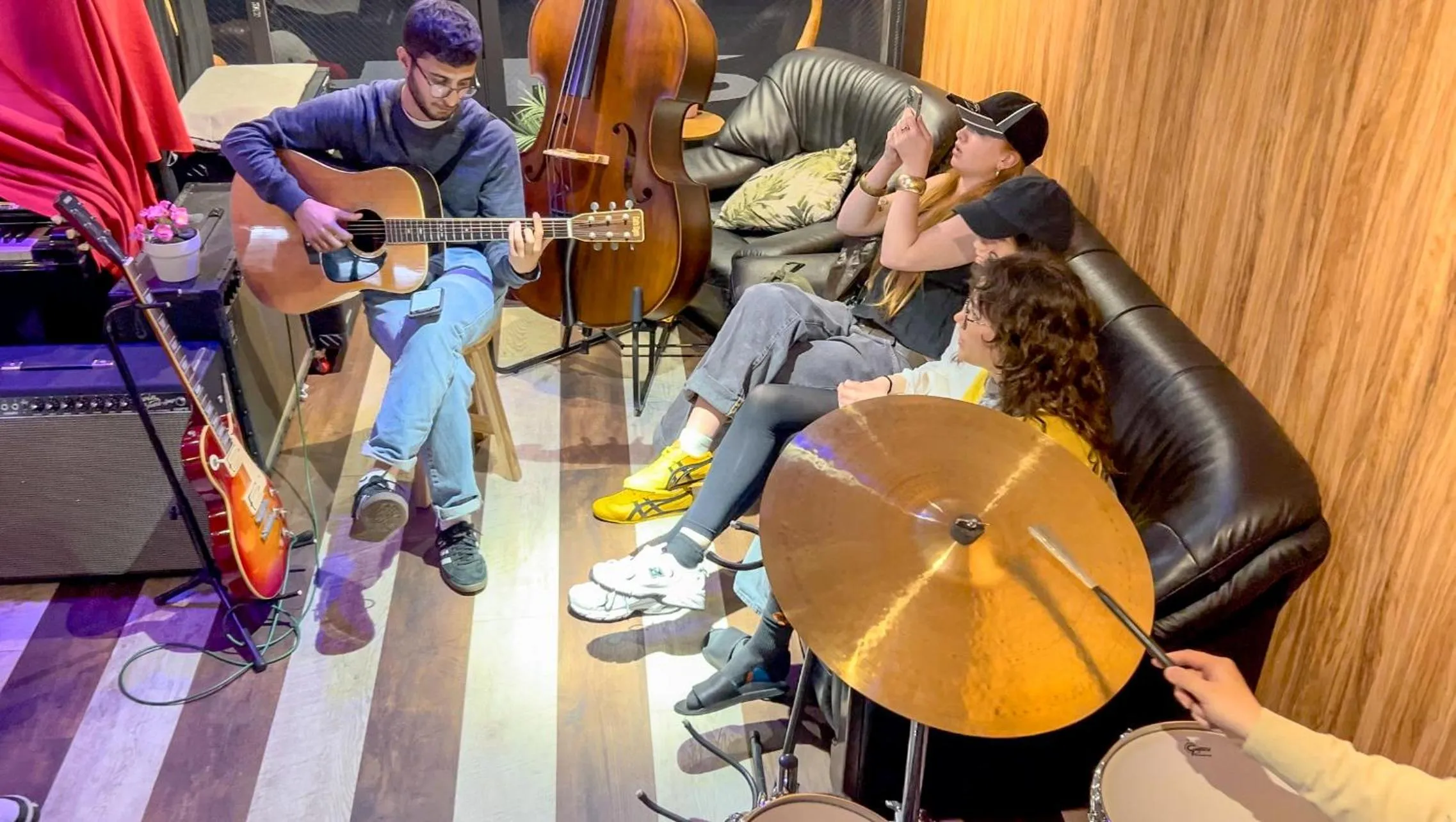 Communal lounge/ TV room in Feel Osaka Yu