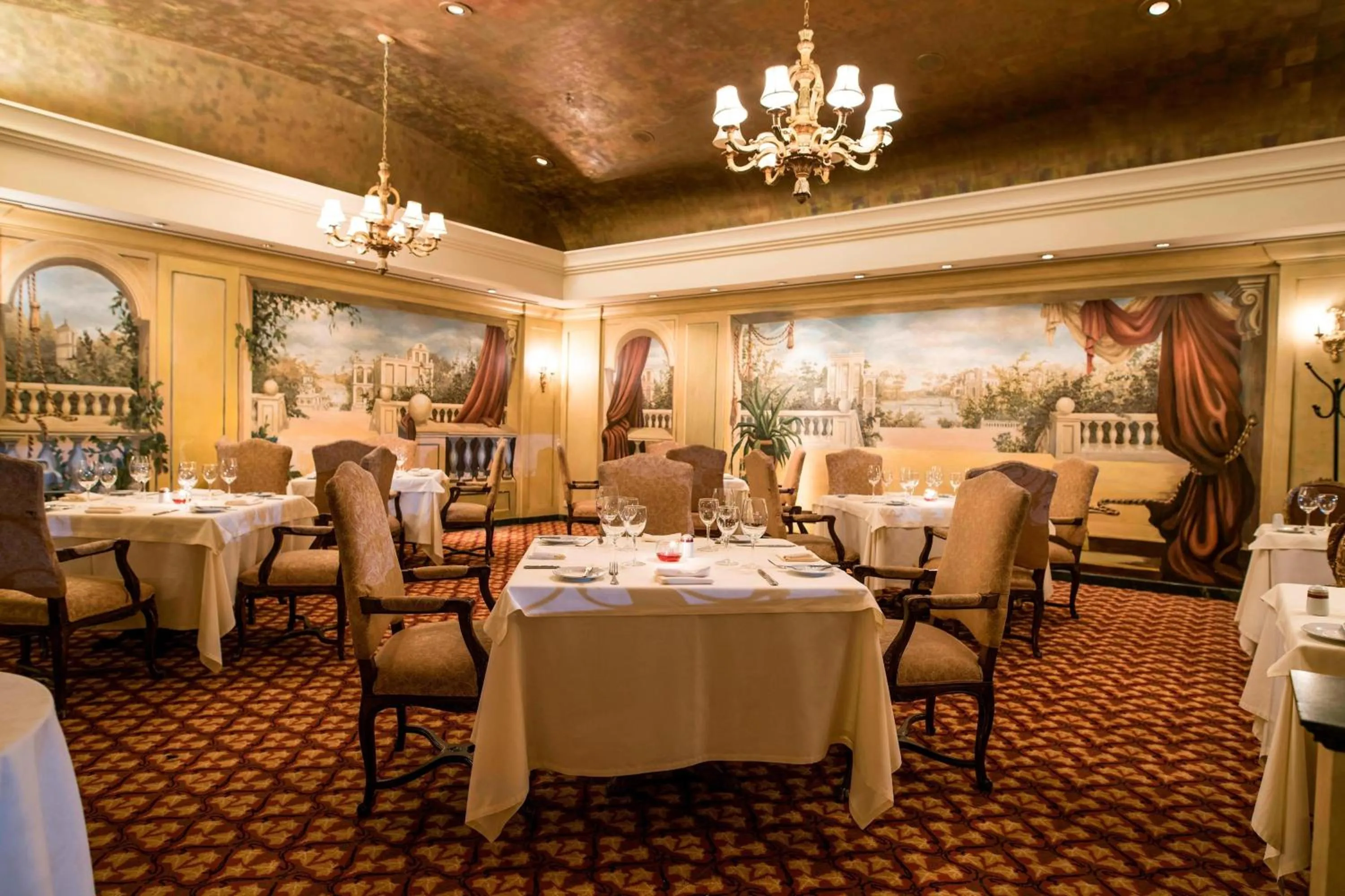 Restaurant/places to eat in Sheraton Pilar Hotel & Convention Center