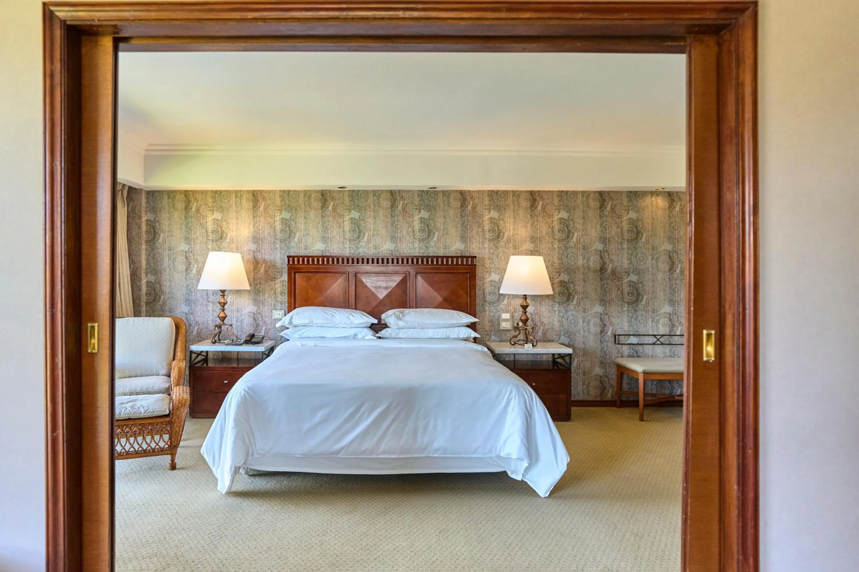 Bed in Sheraton Pilar Hotel & Convention Center