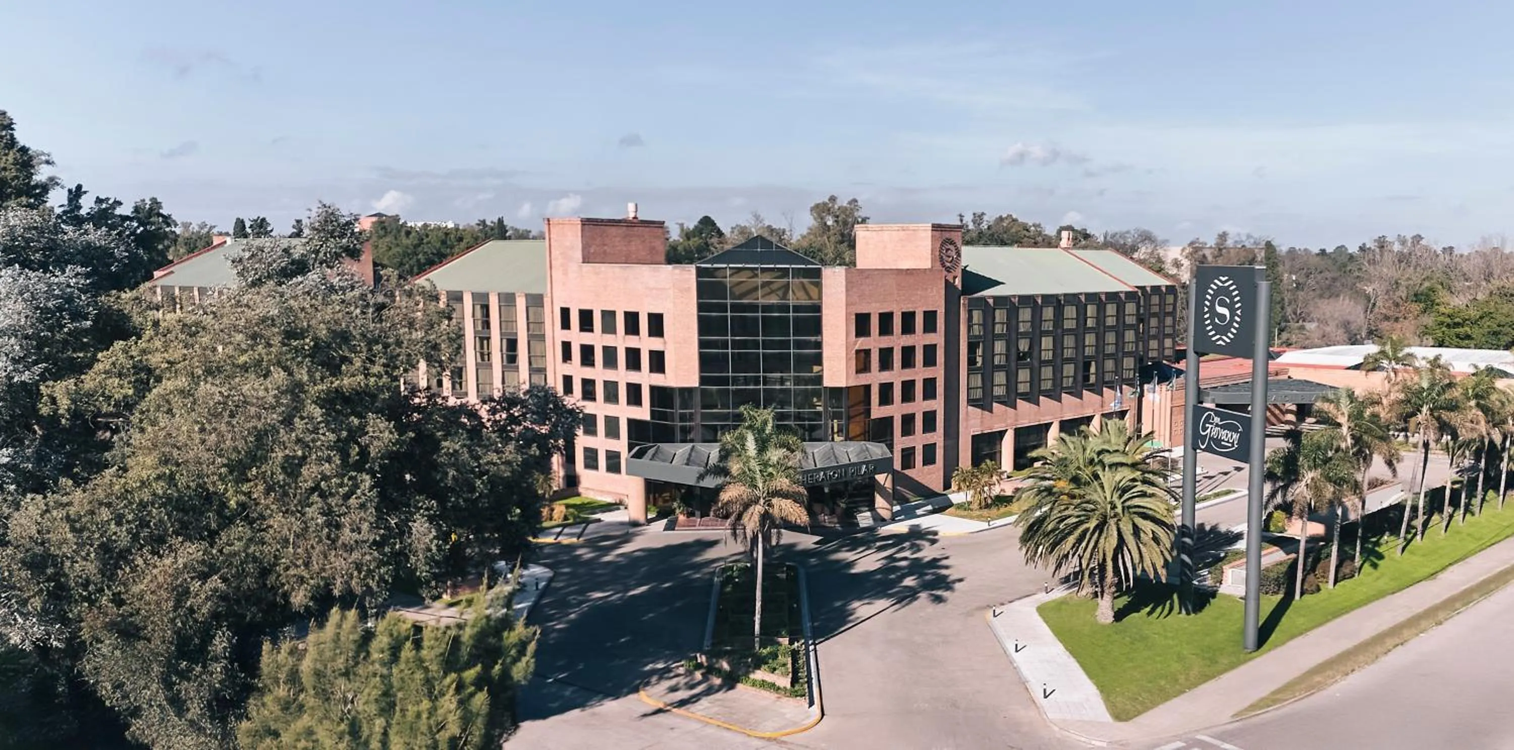 Property building in Sheraton Pilar Hotel & Convention Center