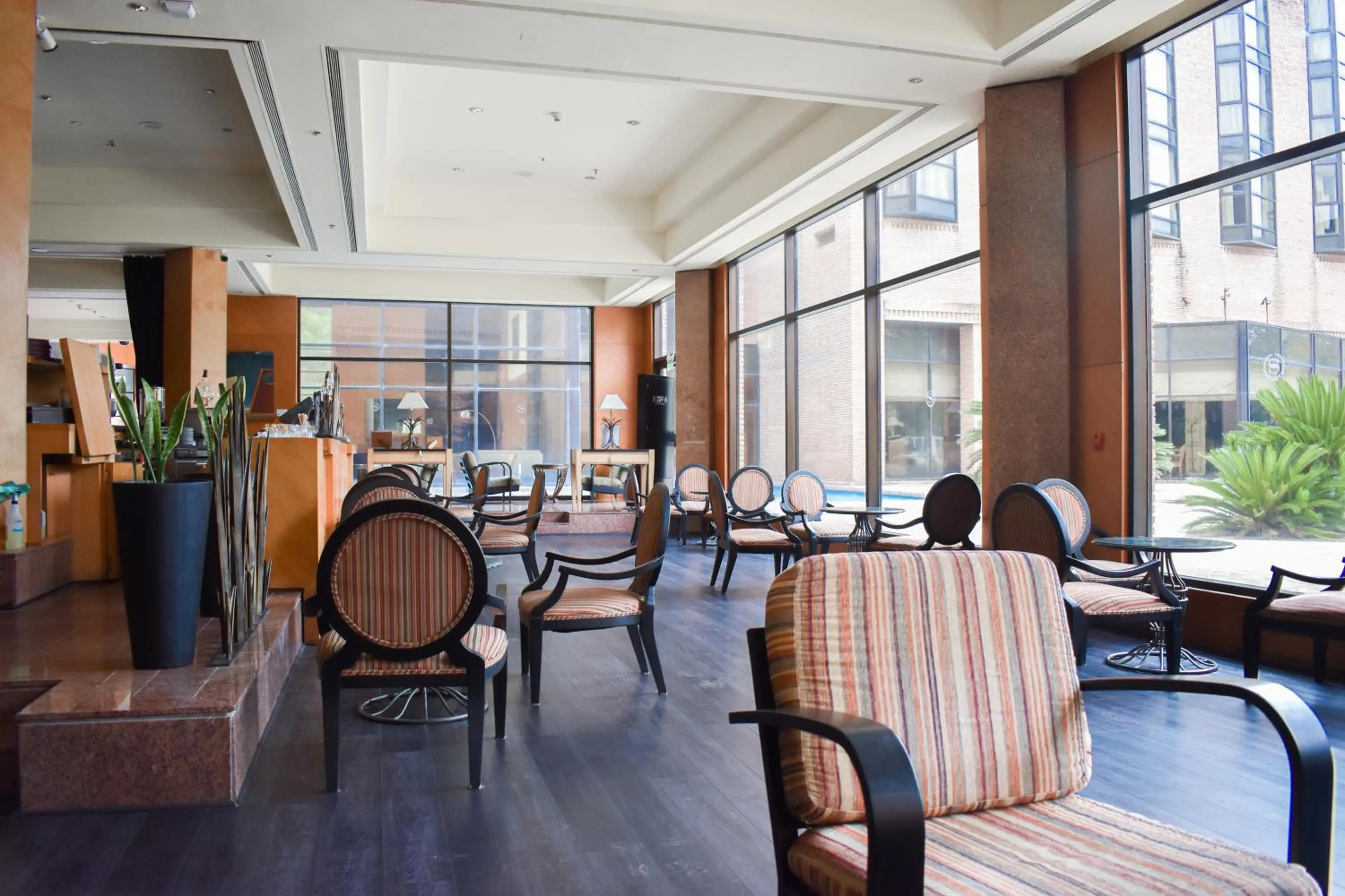 Lounge or bar in Sheraton Pilar Hotel & Convention Center