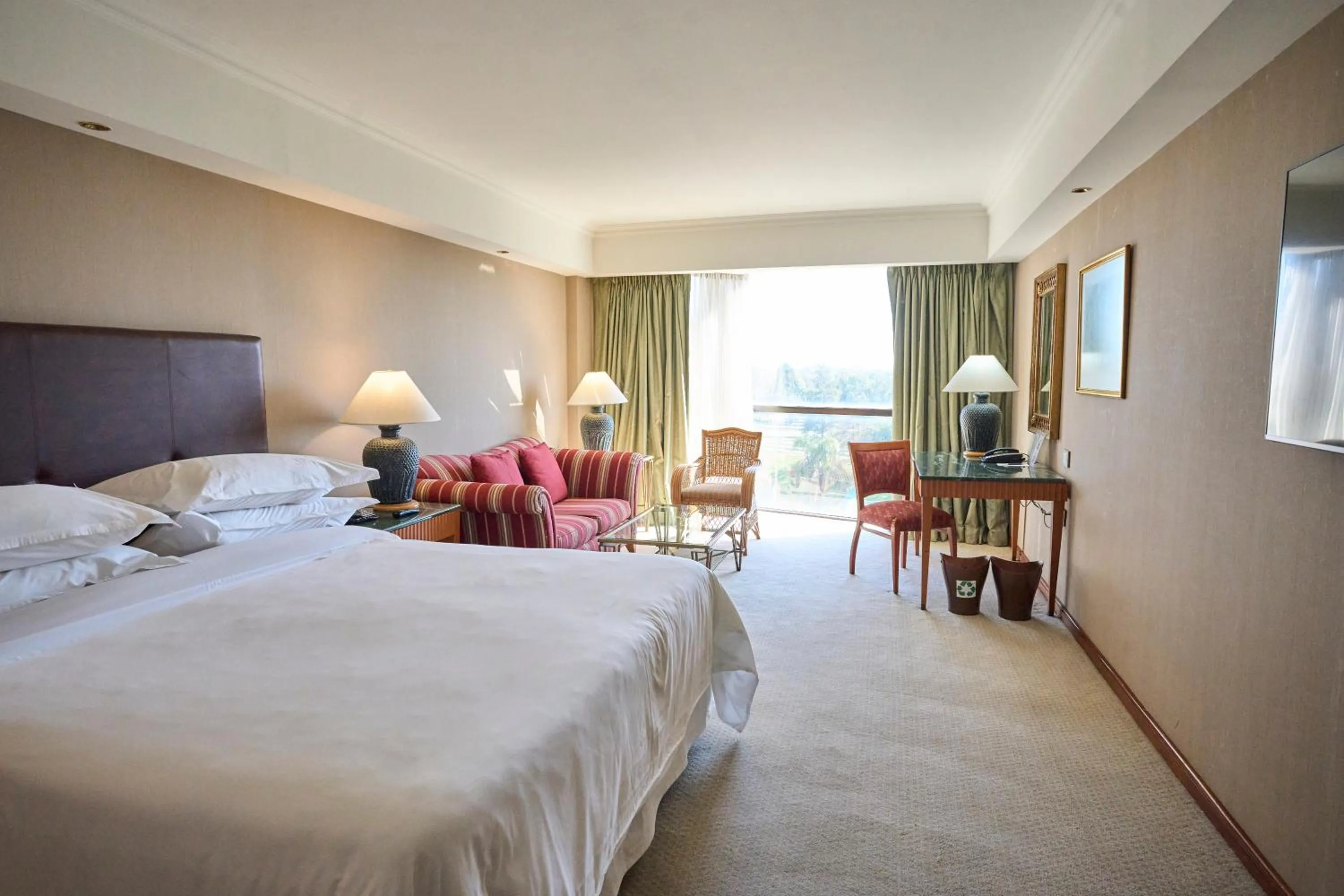 Bedroom, Bed in Sheraton Pilar Hotel & Convention Center