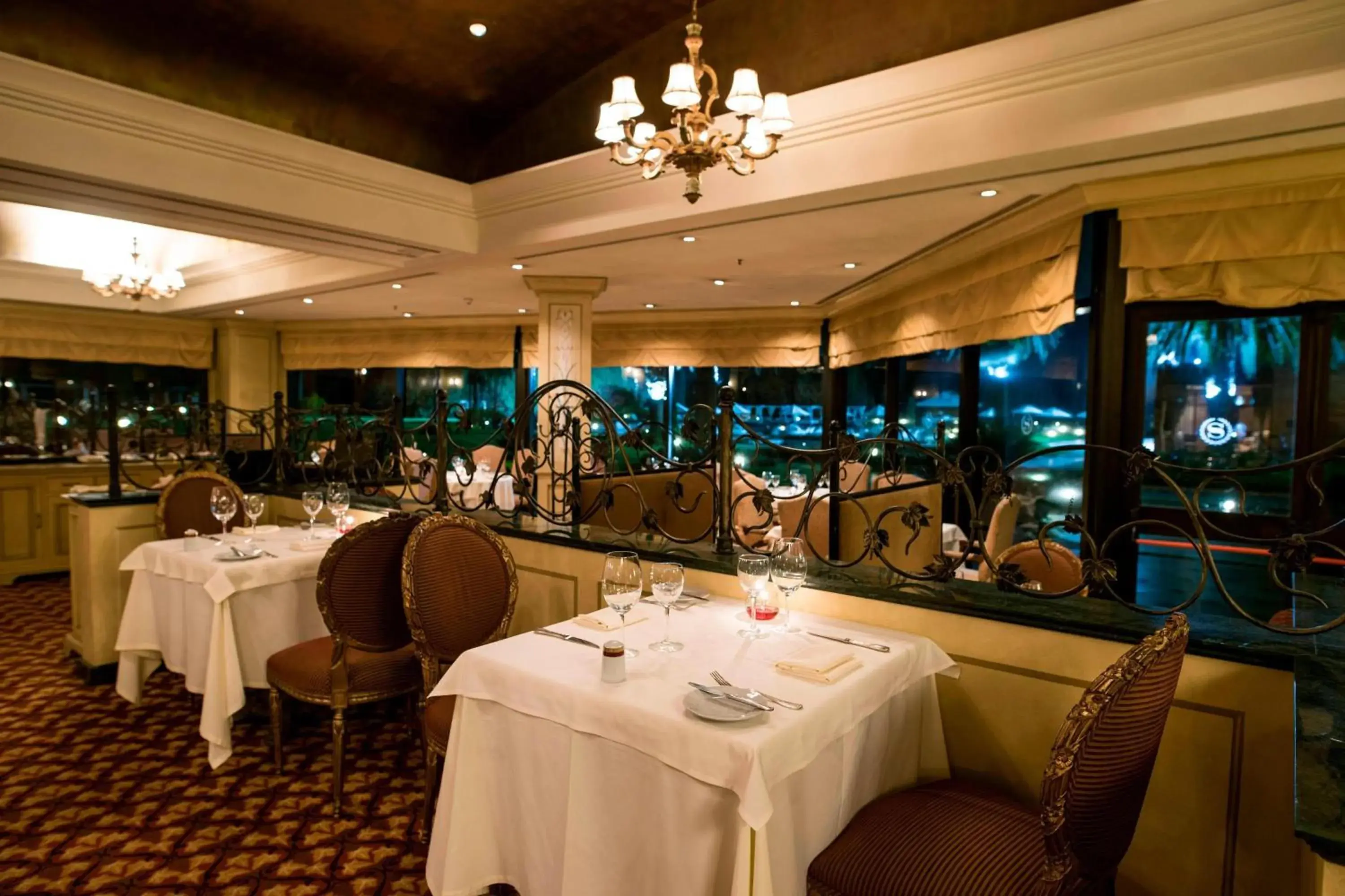 Restaurant/places to eat in Sheraton Pilar Hotel & Convention Center Restaurant/places to eat in Sheraton Pilar Hotel & Convention Center