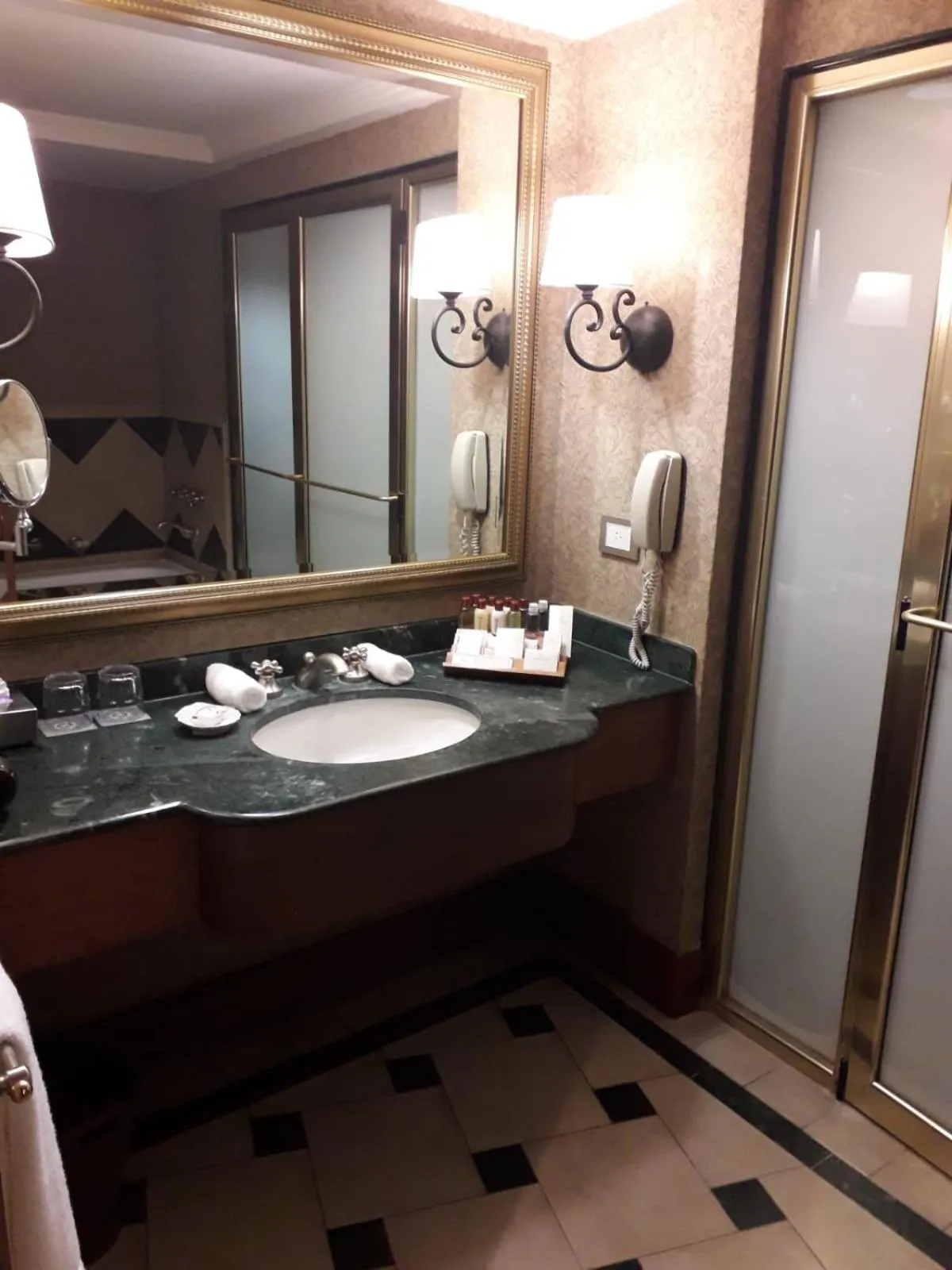 Bathroom in Sheraton Pilar Hotel & Convention Center
