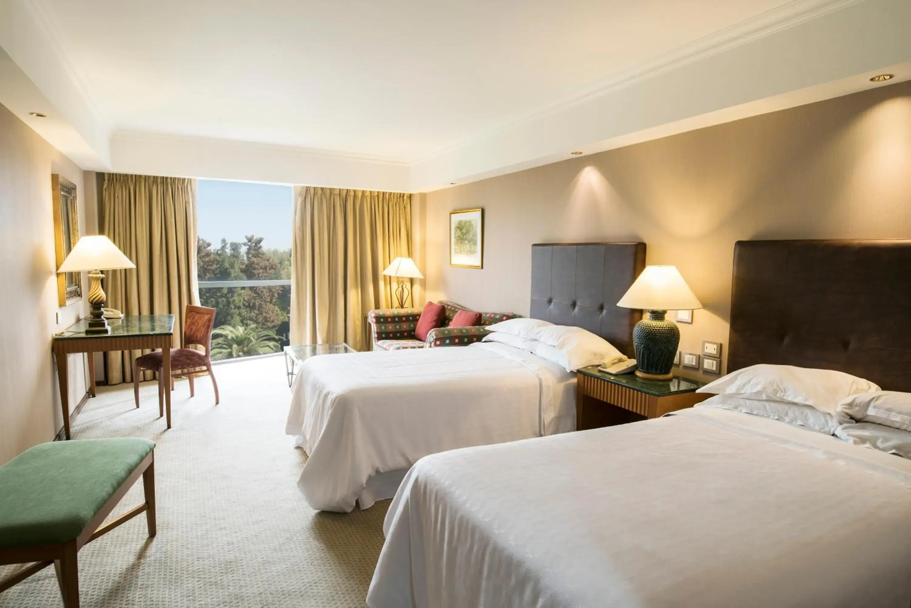 Standard Double Room in Sheraton Pilar Hotel & Convention Center Standard Double Room in Sheraton Pilar Hotel & Convention Center