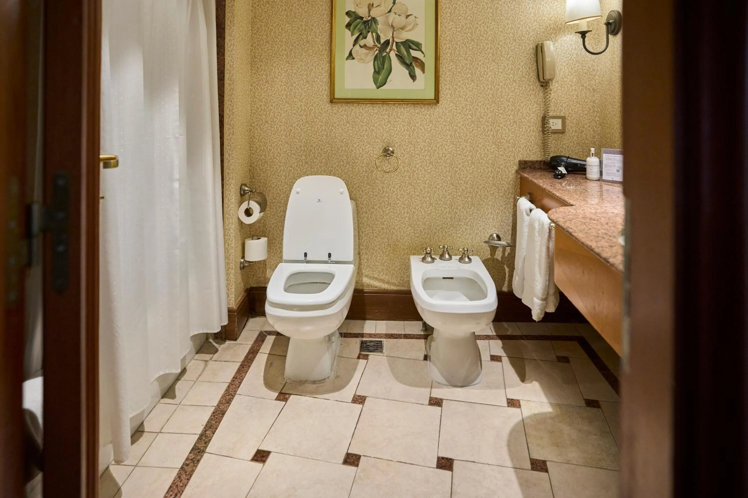 Bathroom in Sheraton Pilar Hotel & Convention Center