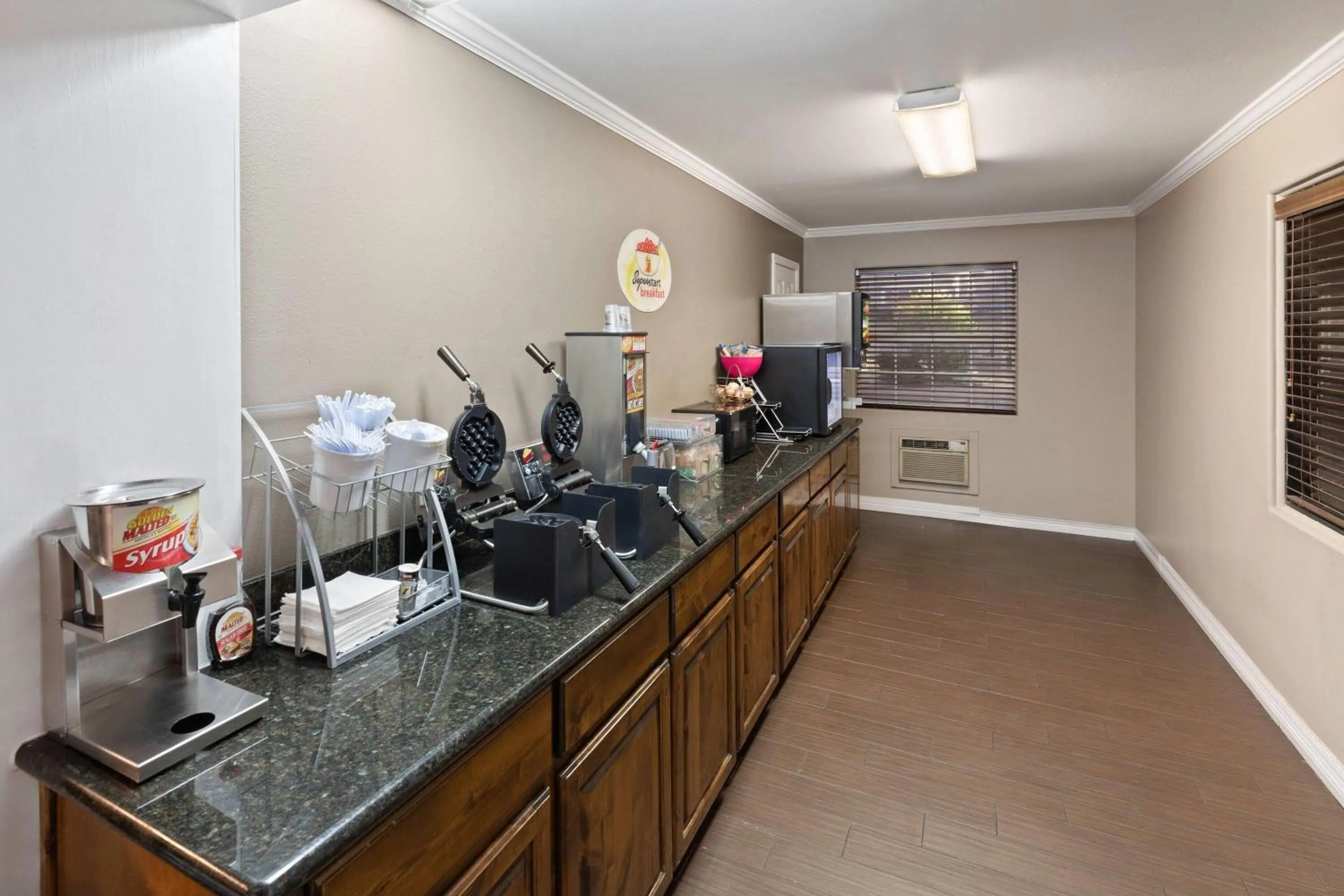 Breakfast in Super 8 by Wyndham Temple S General Bruce