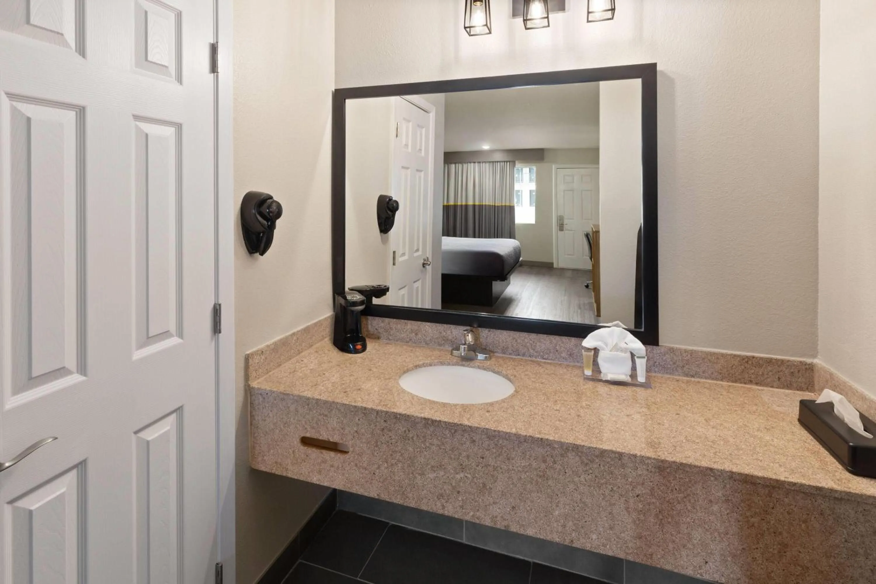 Bathroom in Super 8 by Wyndham Temple S General Bruce