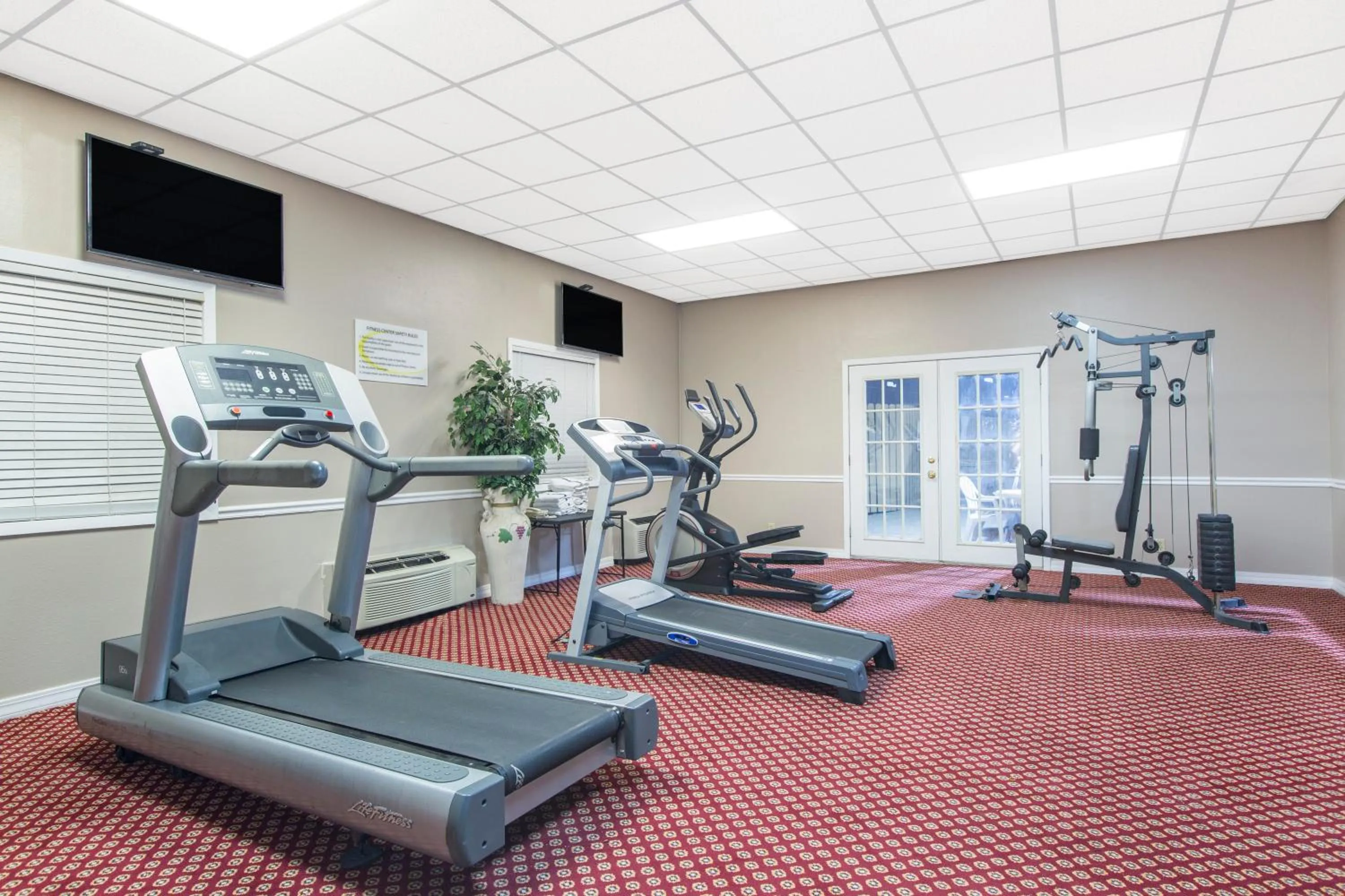 Fitness centre/facilities in Super 8 by Wyndham Temple S General Bruce
