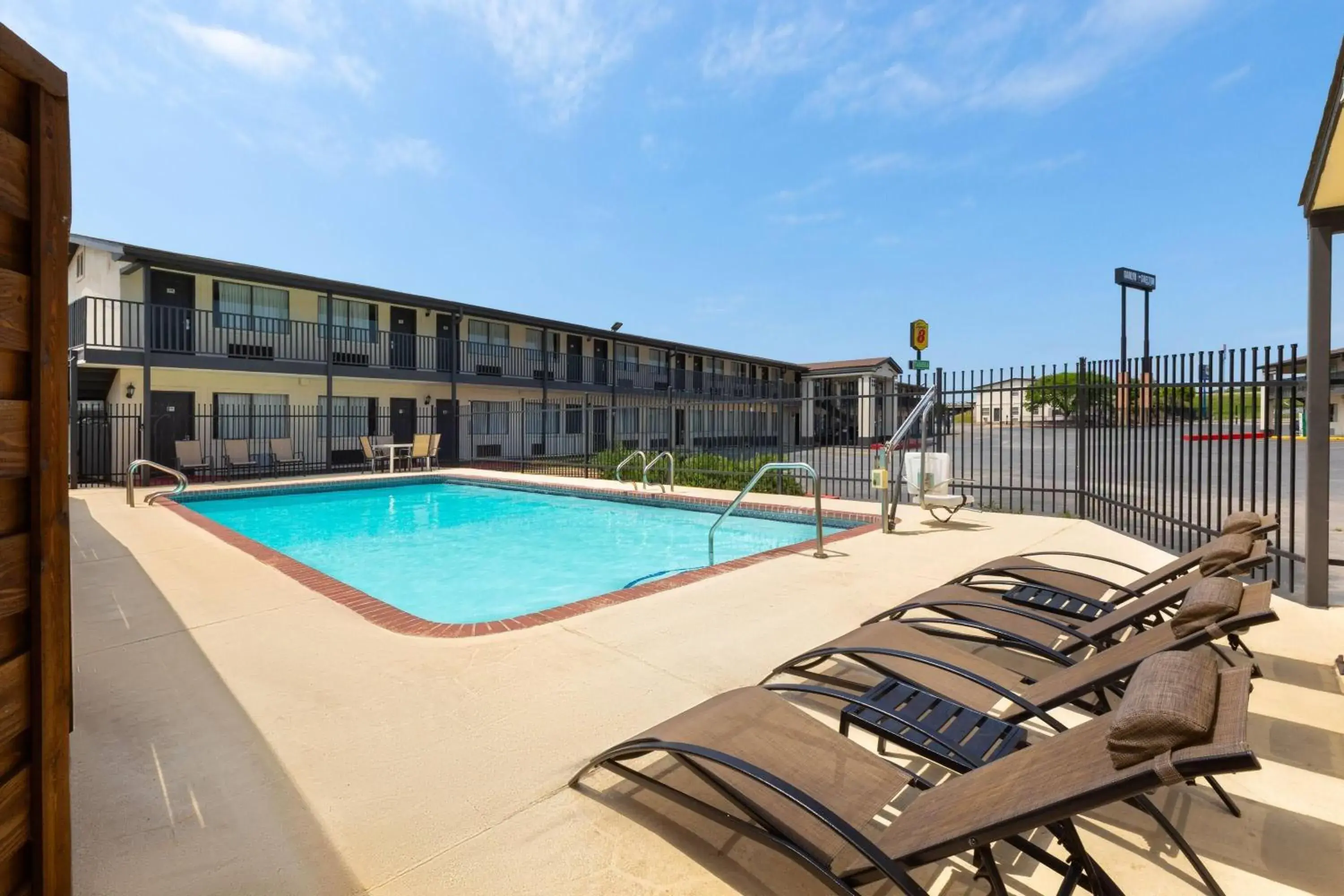 Swimming pool in Super 8 by Wyndham Temple S General Bruce Swimming pool in Super 8 by Wyndham Temple S General Bruce