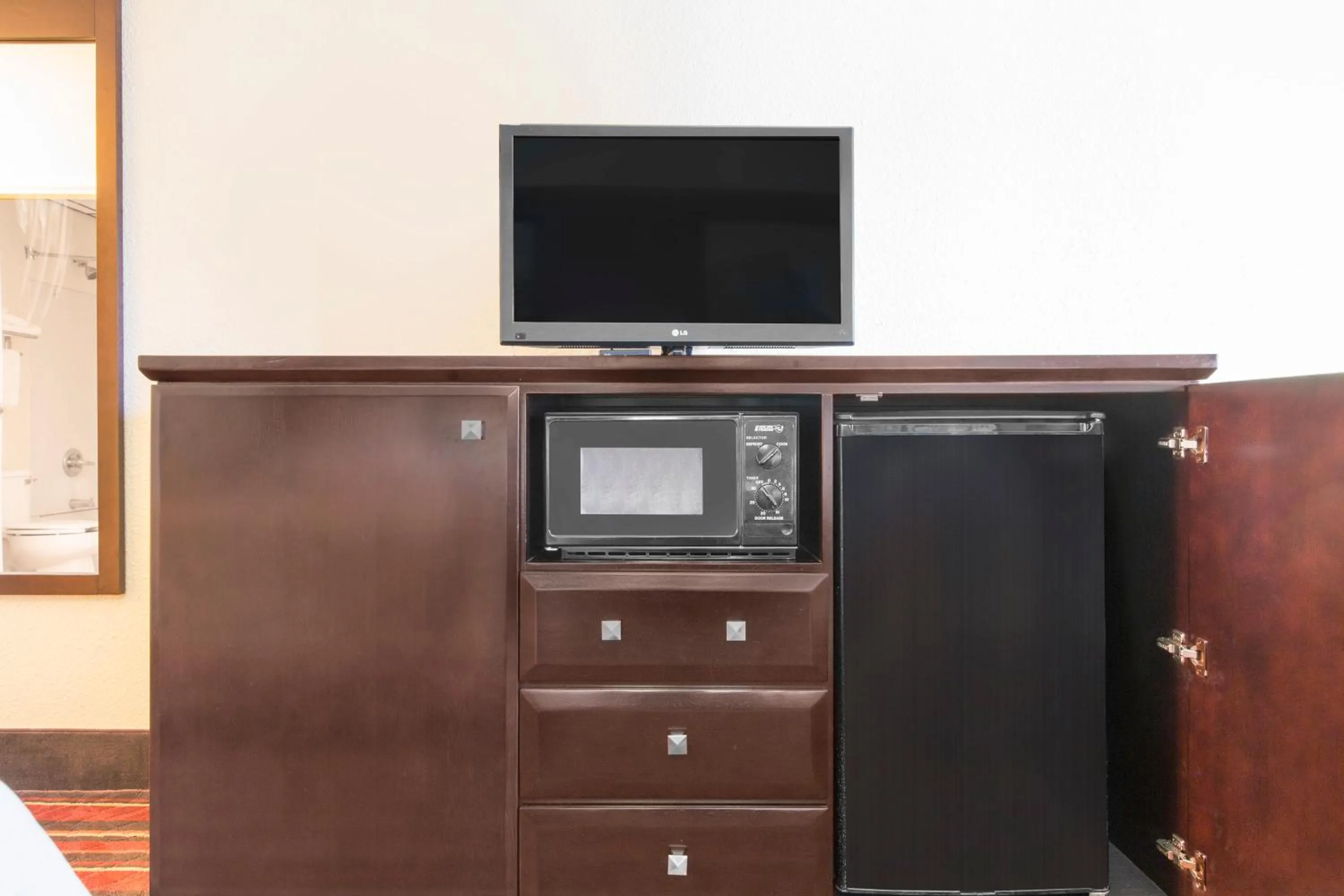 TV and multimedia in Super 8 by Wyndham Temple S General Bruce