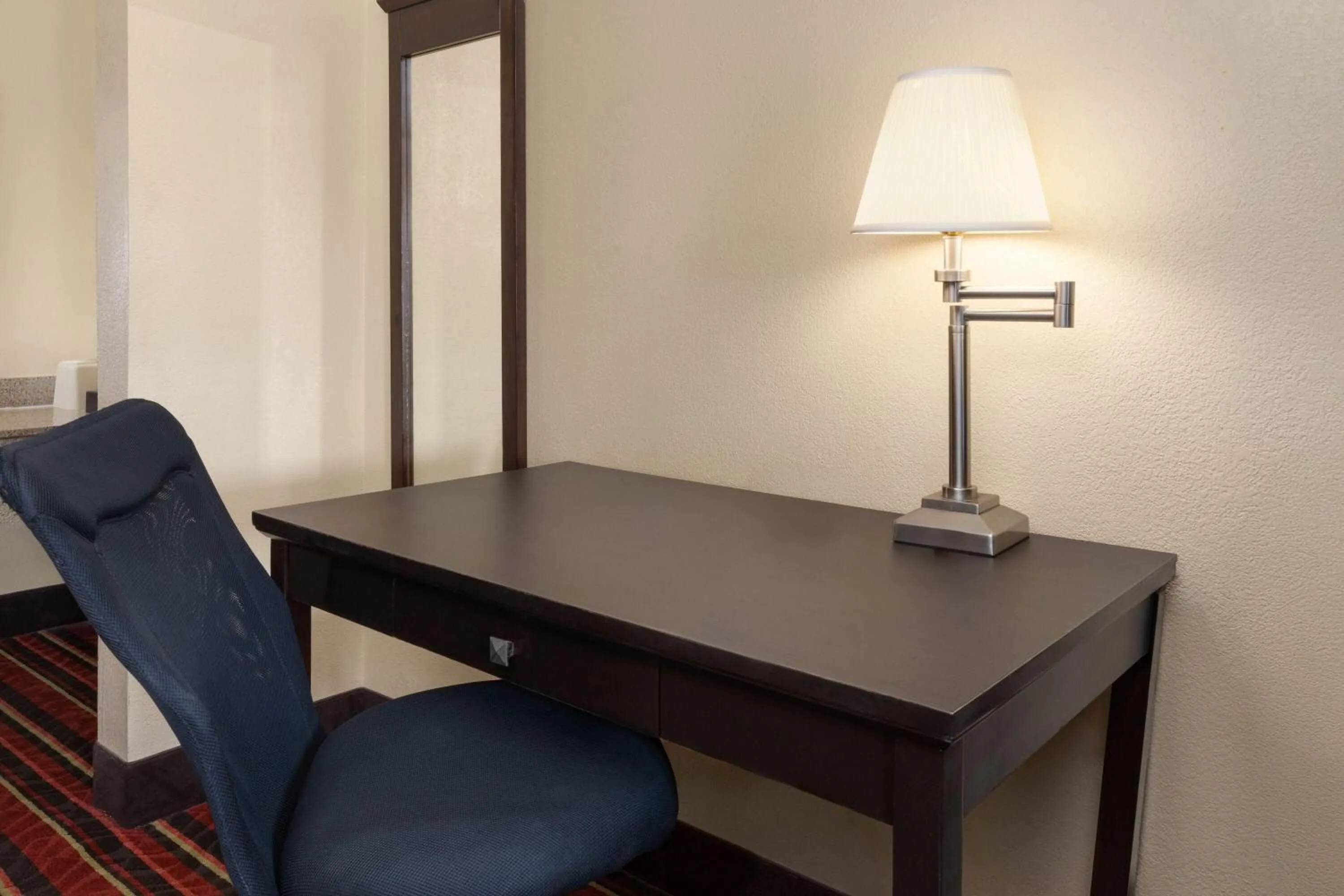 Photo of the whole room in Super 8 by Wyndham Temple S General Bruce