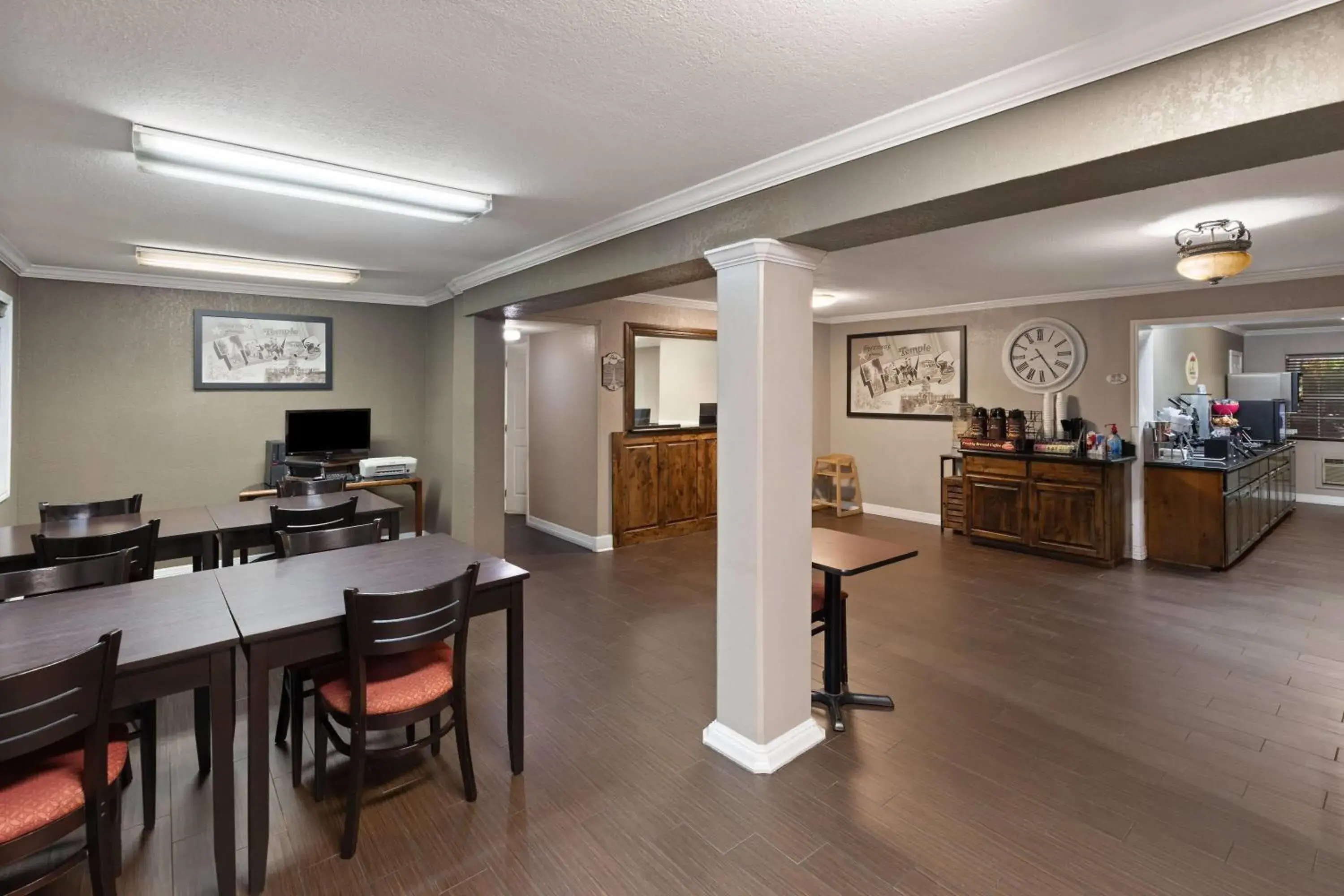 Lobby or reception in Super 8 by Wyndham Temple S General Bruce Lobby or reception in Super 8 by Wyndham Temple S General Bruce