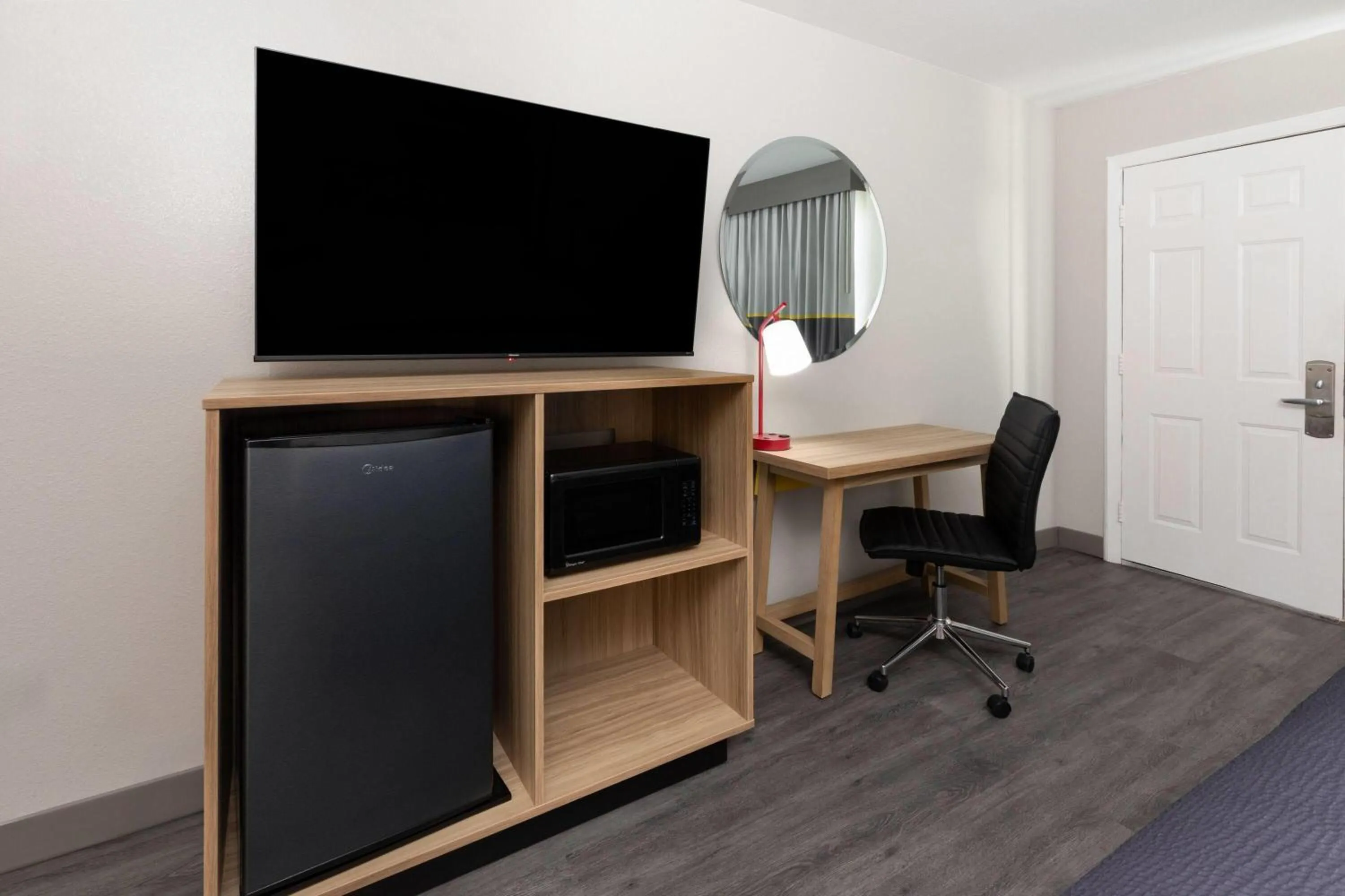 Photo of the whole room in Super 8 by Wyndham Temple S General Bruce