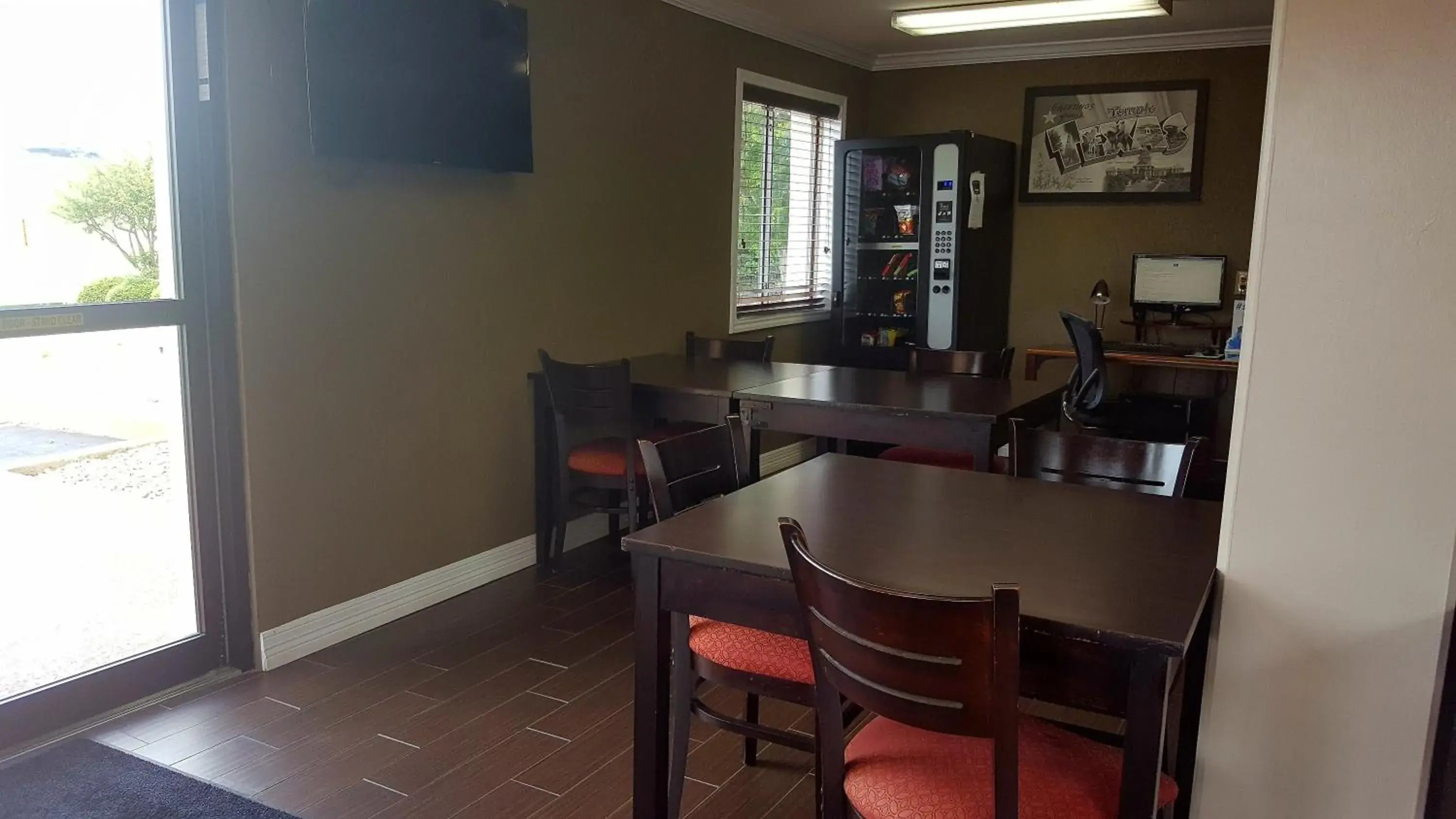 Lobby or reception in Super 8 by Wyndham Temple S General Bruce Lobby or reception in Super 8 by Wyndham Temple S General Bruce