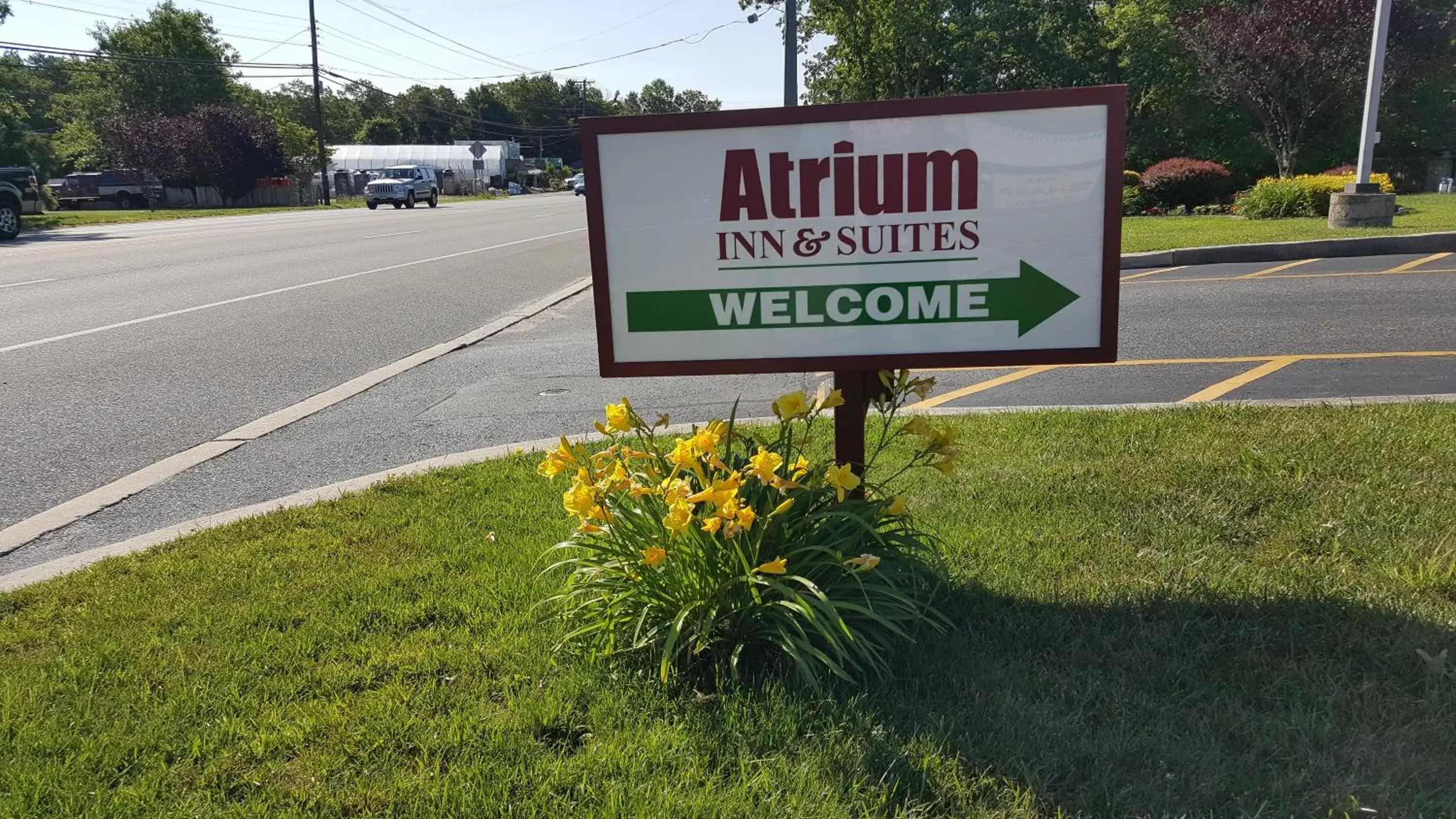 Facade/entrance in Atrium Inn