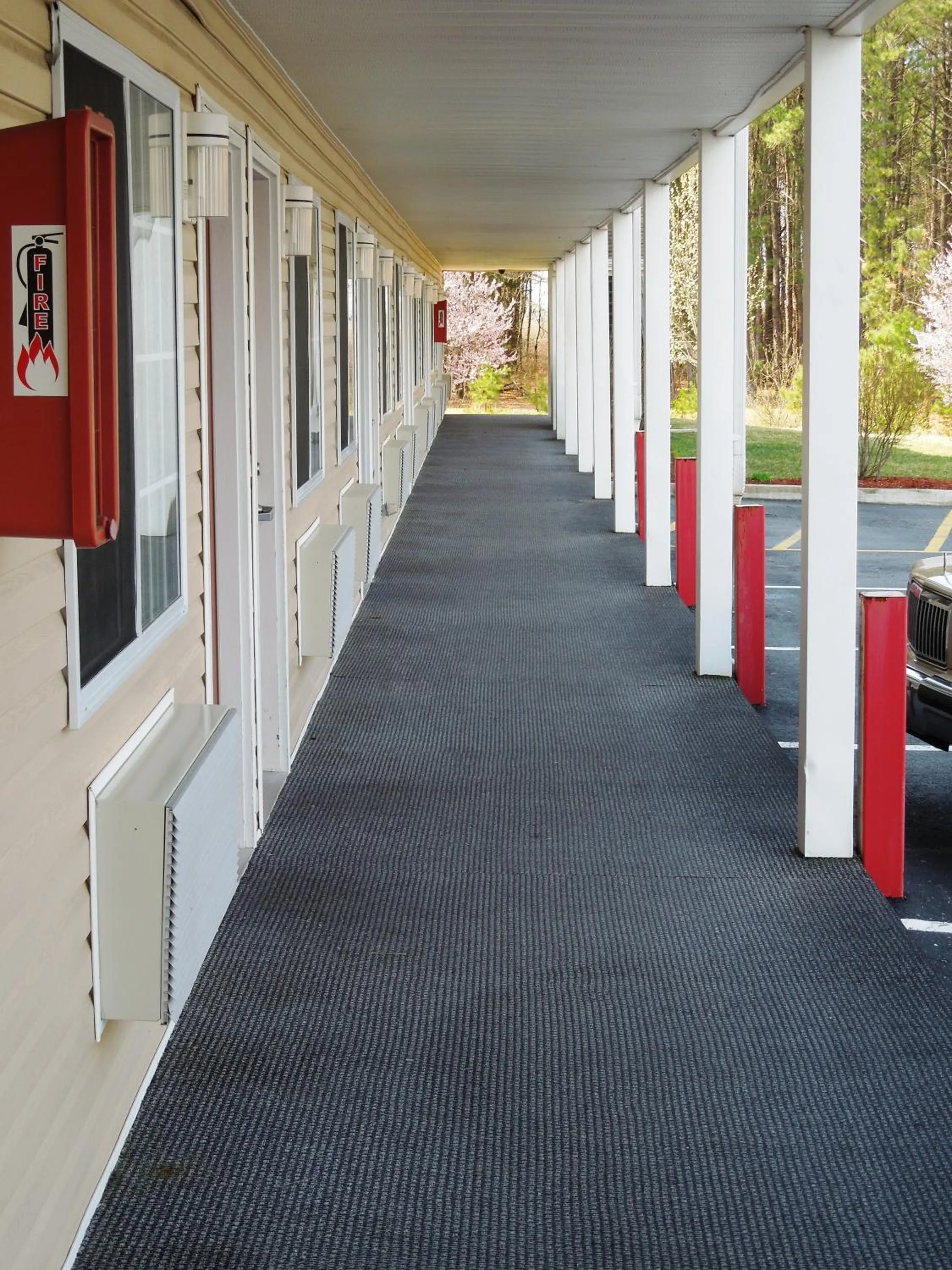Facade/entrance in Atrium Inn & Suites
