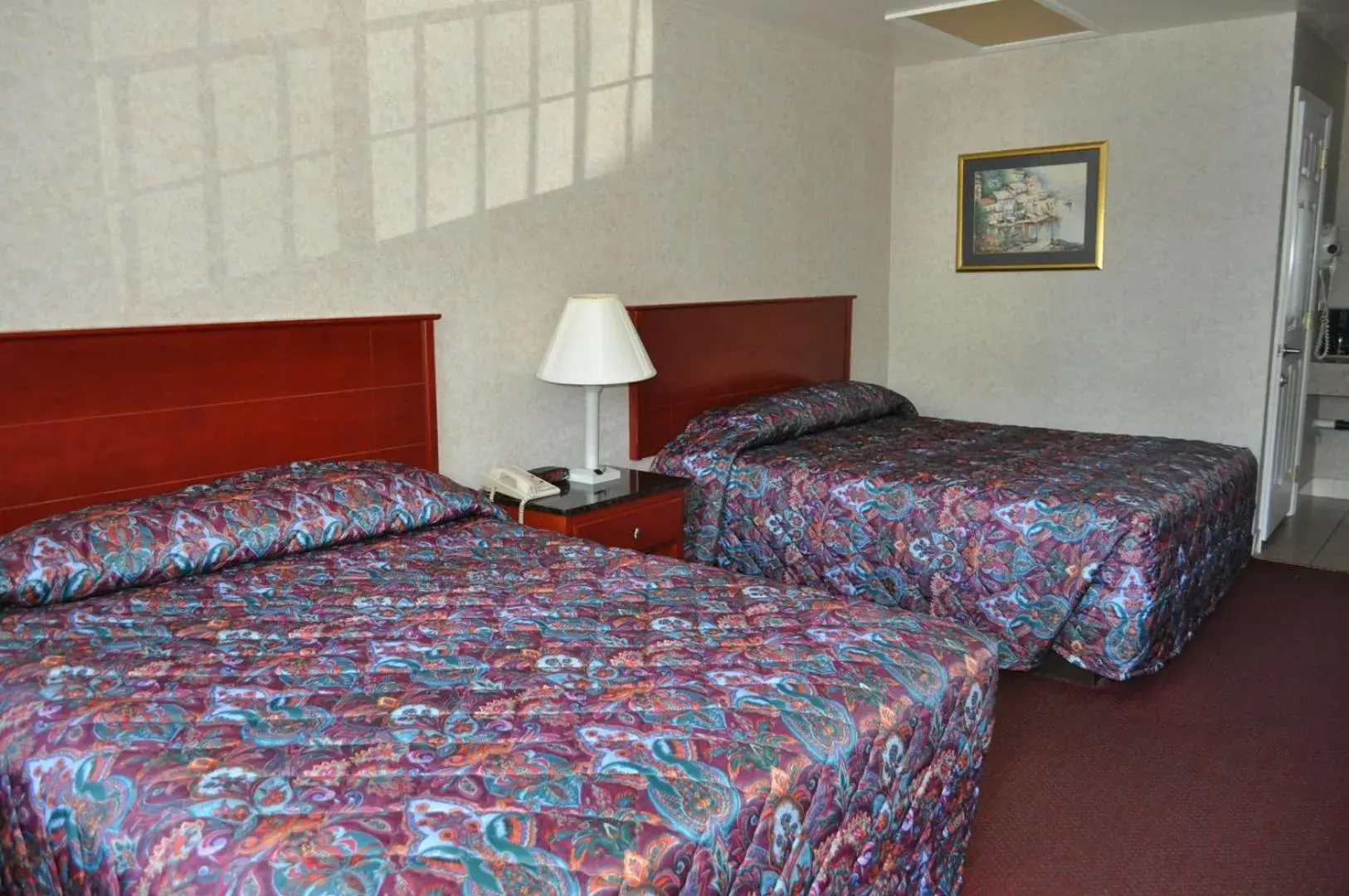 Bed in Atrium Inn