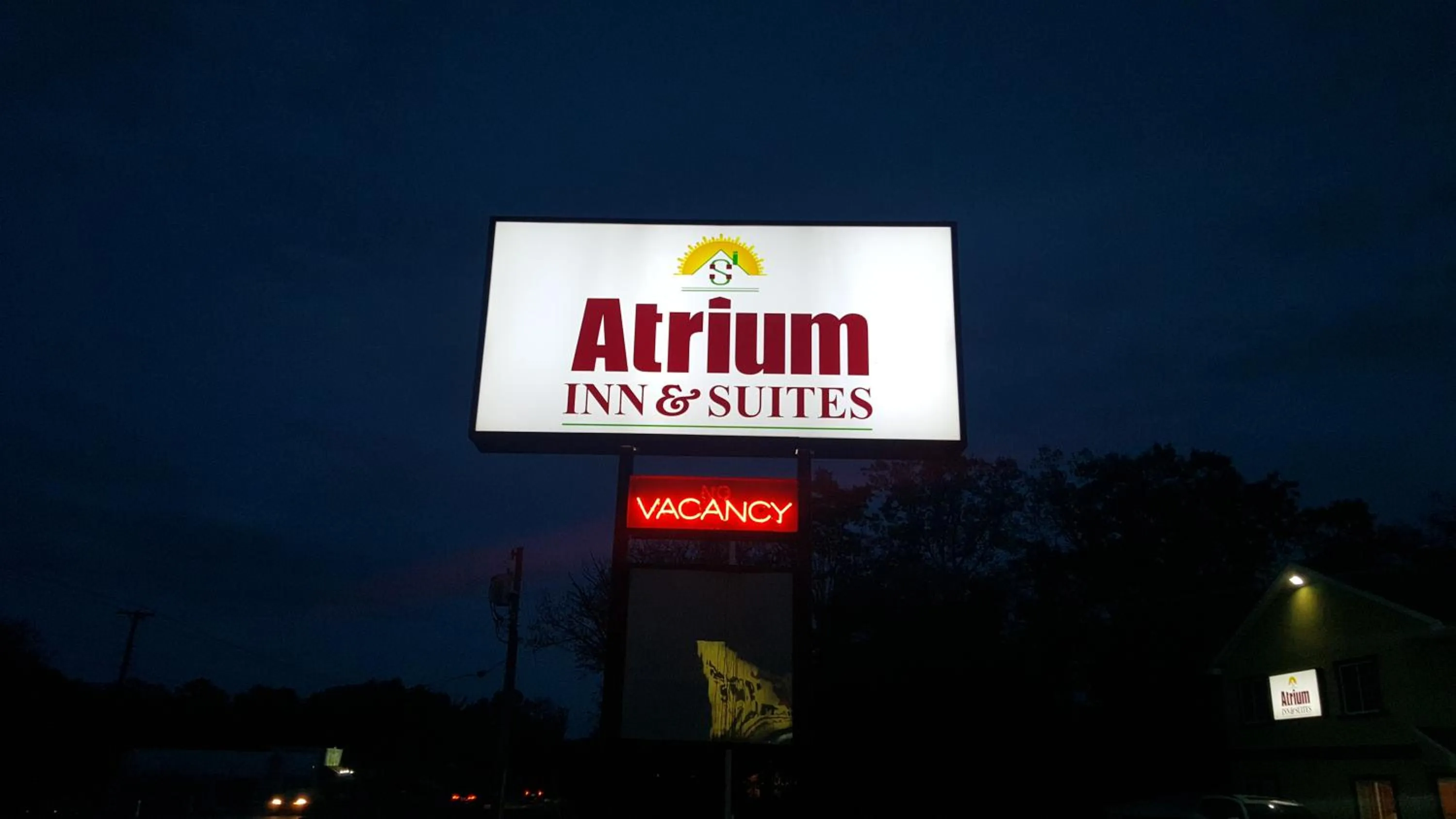 Property logo or sign in Atrium Inn & Suites