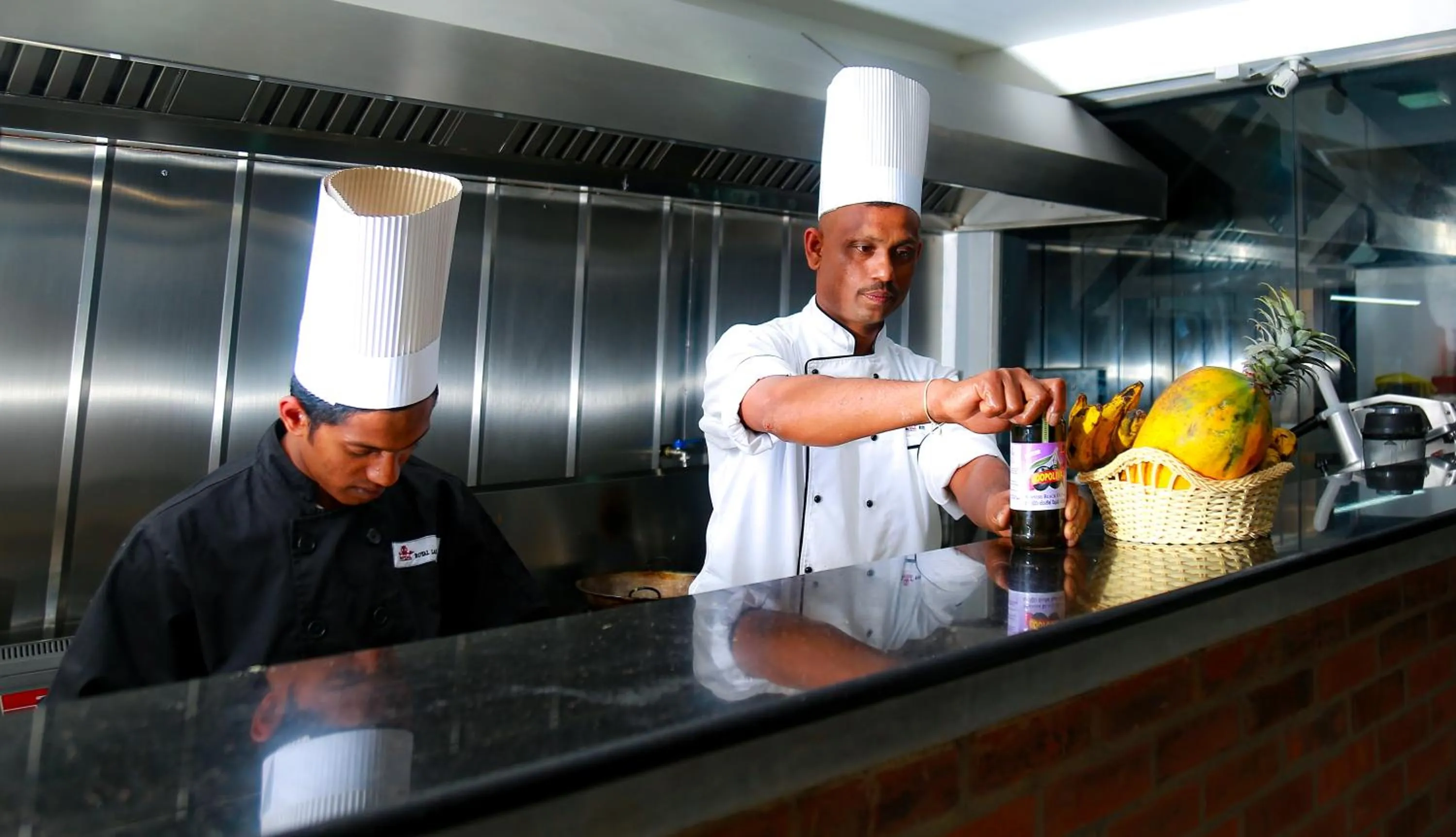 Kitchen or kitchenette in Royal Lake Hotel