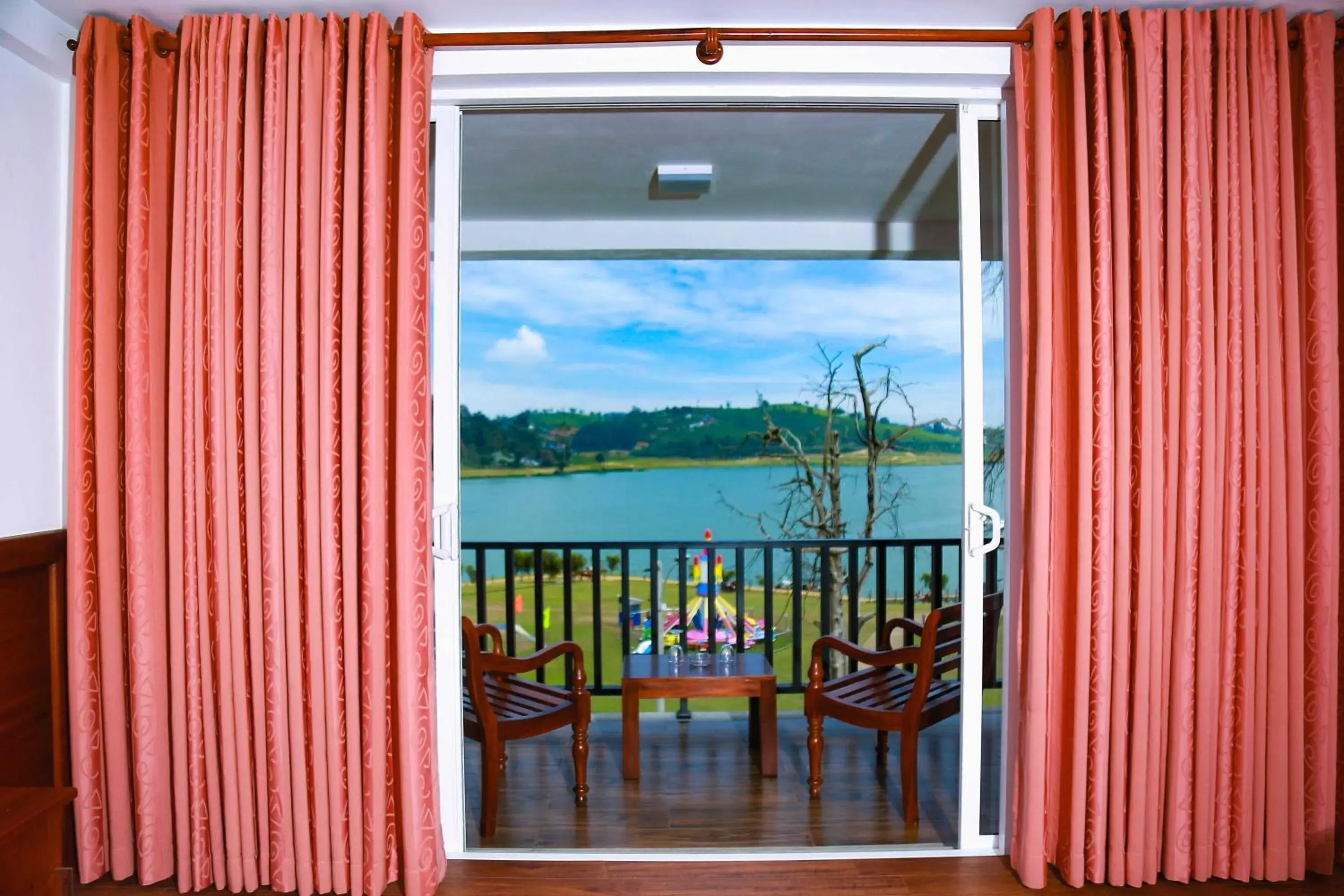 Double Room with Lake View in Royal Lake Hotel Double Room with Lake View in Royal Lake Hotel