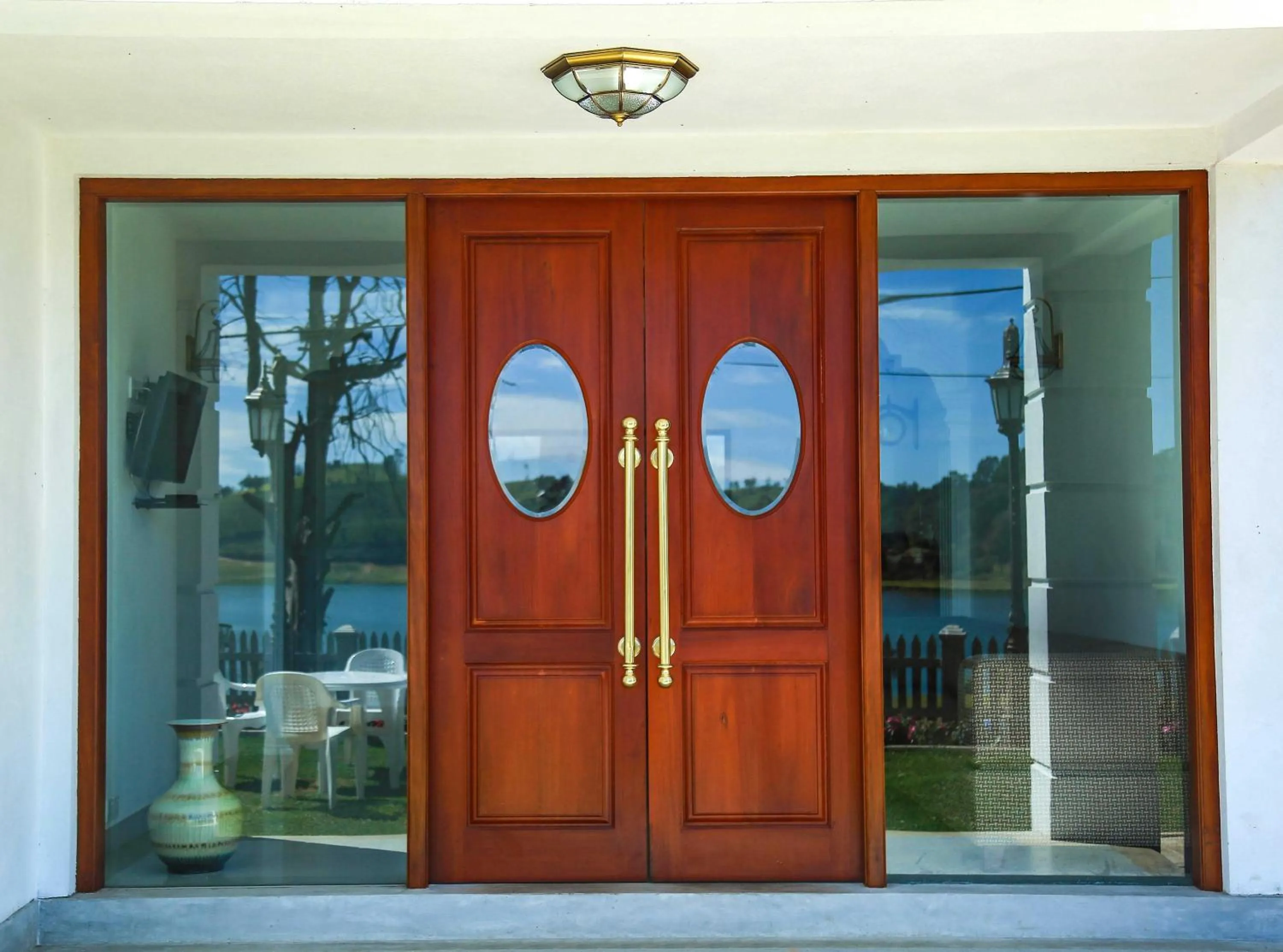 Facade/entrance in Royal Lake Hotel