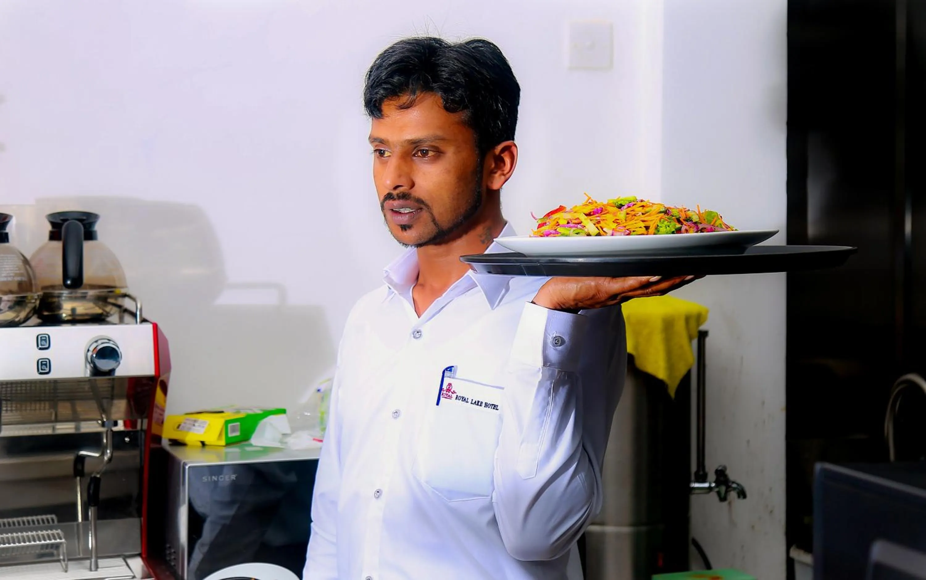 Food and drinks in Royal Lake Hotel