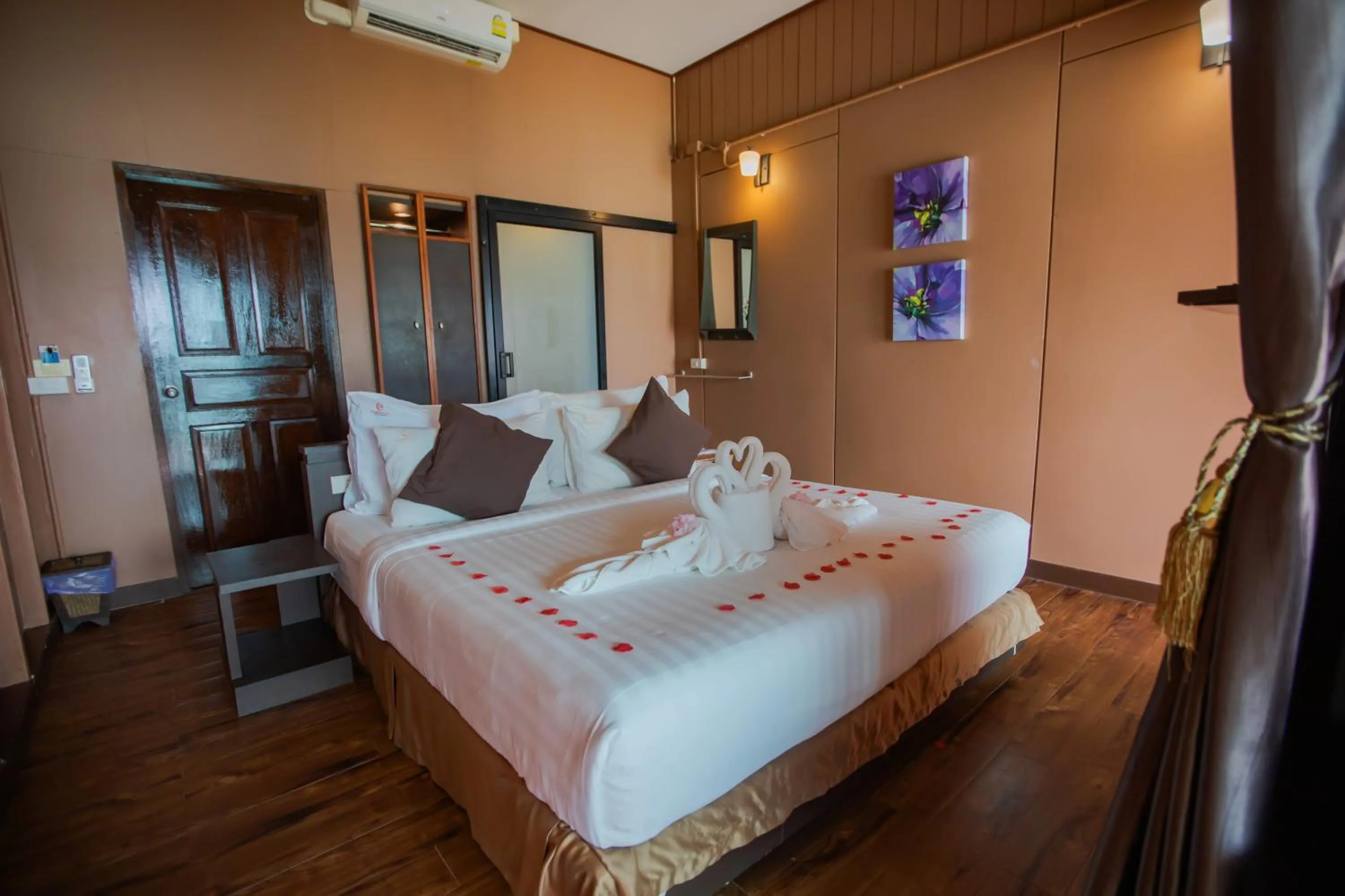 Bed in Chareena Hill Beach Resort
