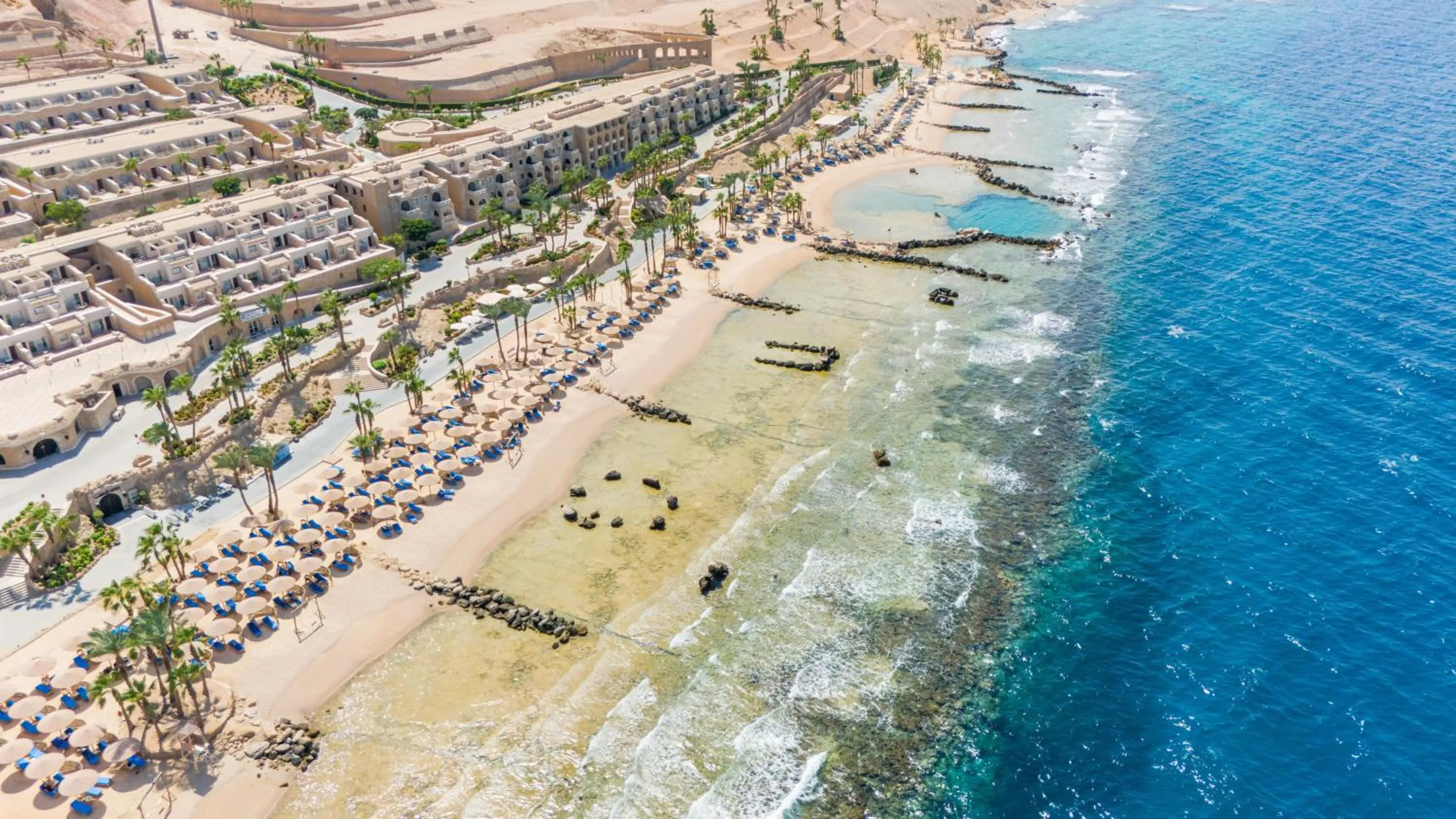 Beach in Pickalbatros Citadel Resort Sahl Hasheesh
