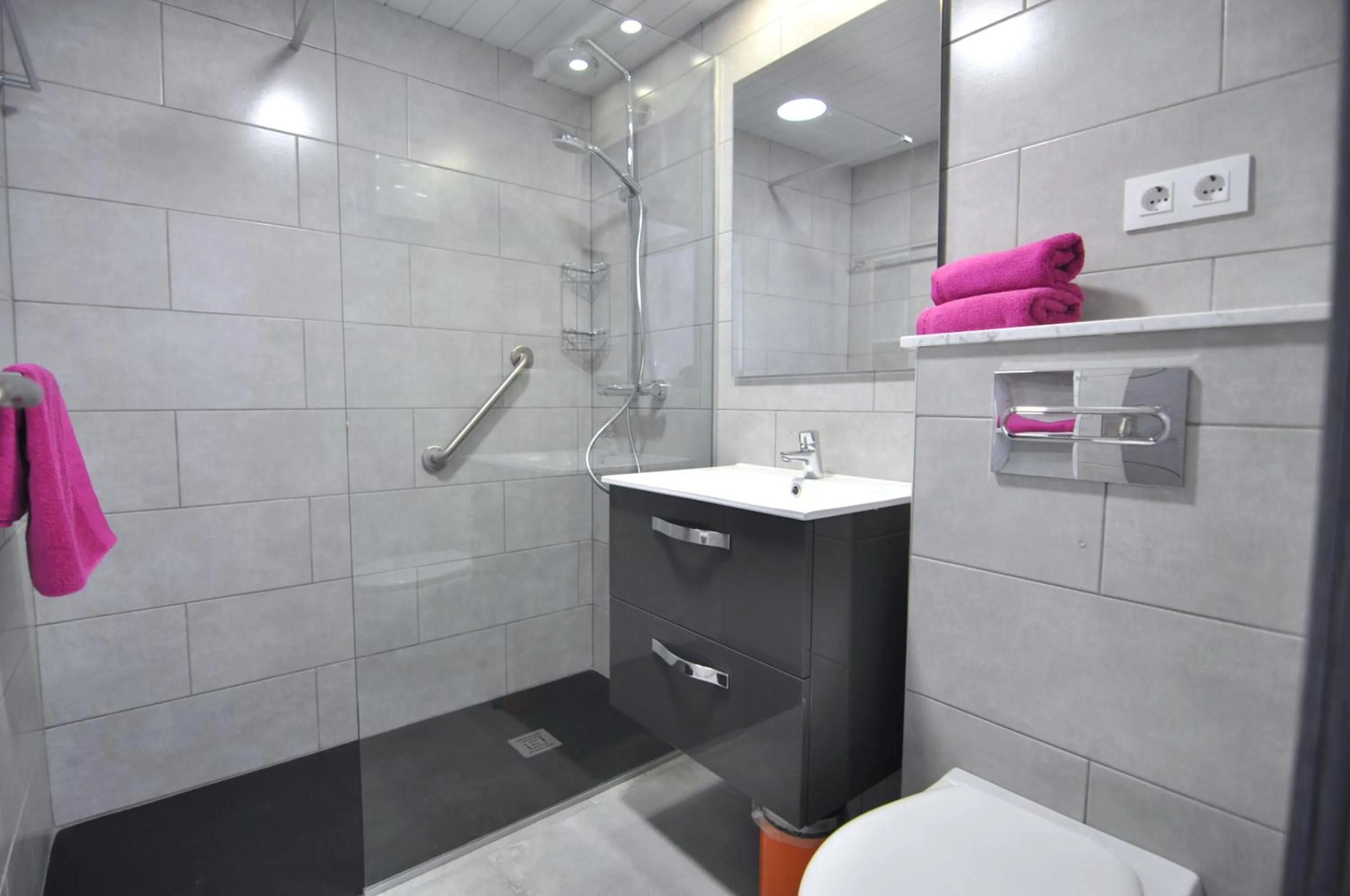 Shower in RNET - La Solana Casa Dani