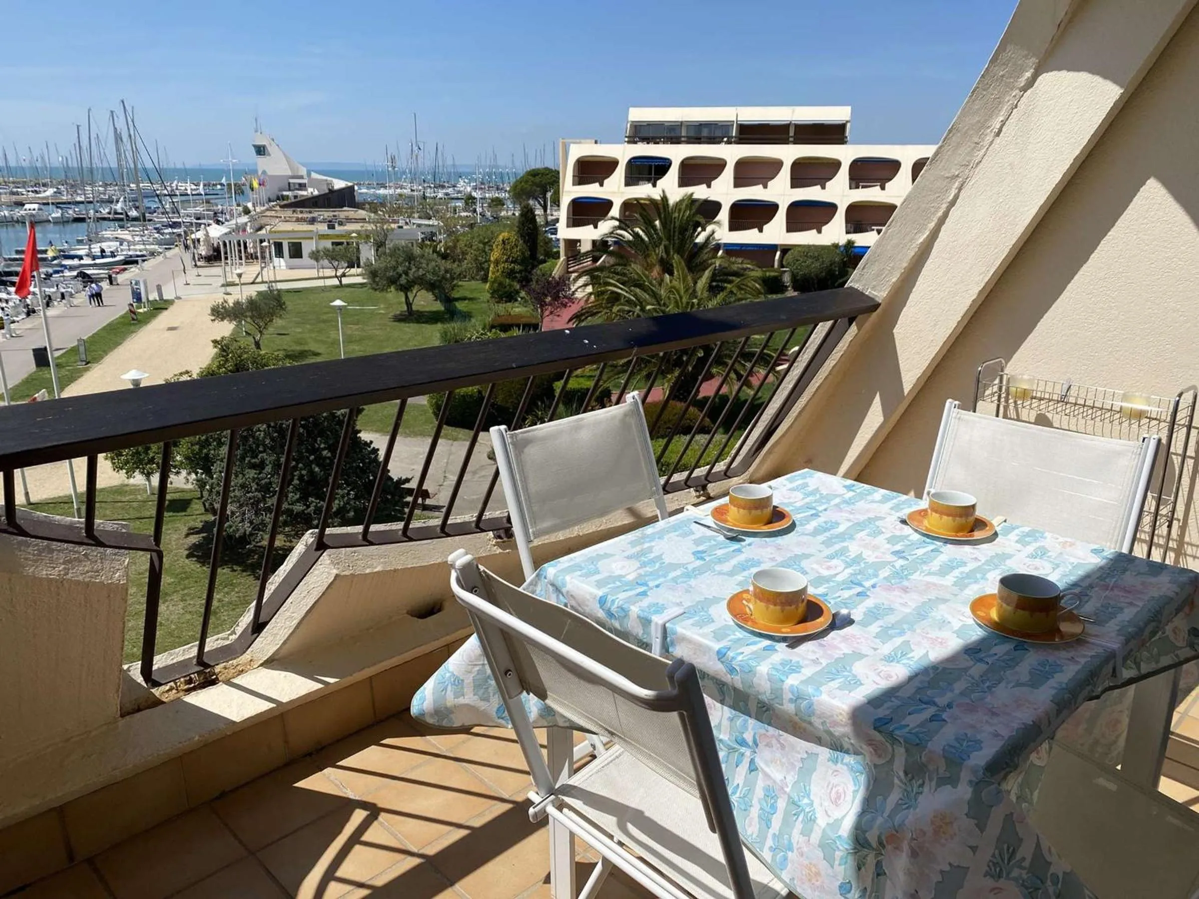 Appartement 2 pièces avec piscine et parking à Port Camargue - FR-1-250-113