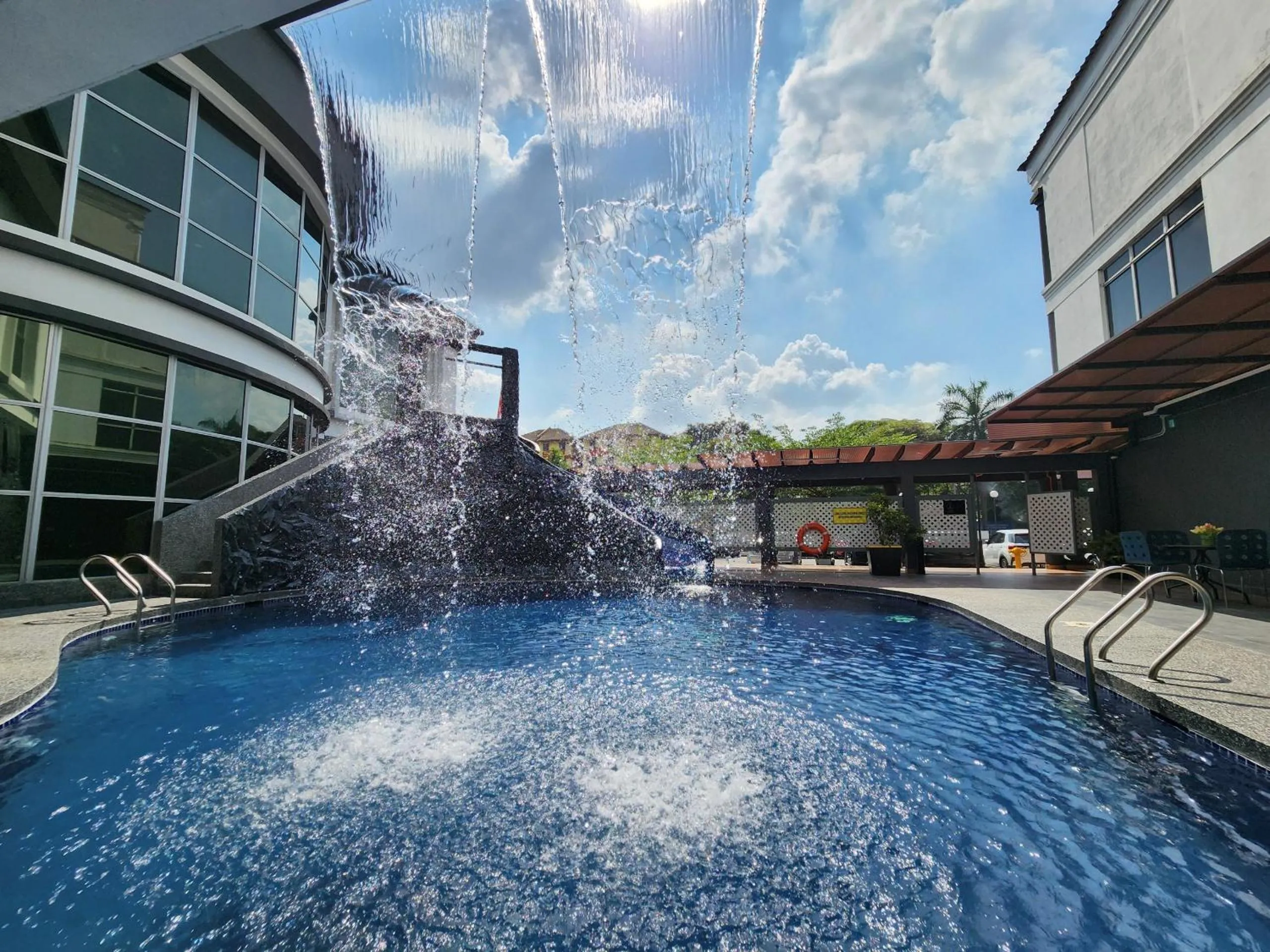 Swimming pool in De Palma Hotel Shah Alam