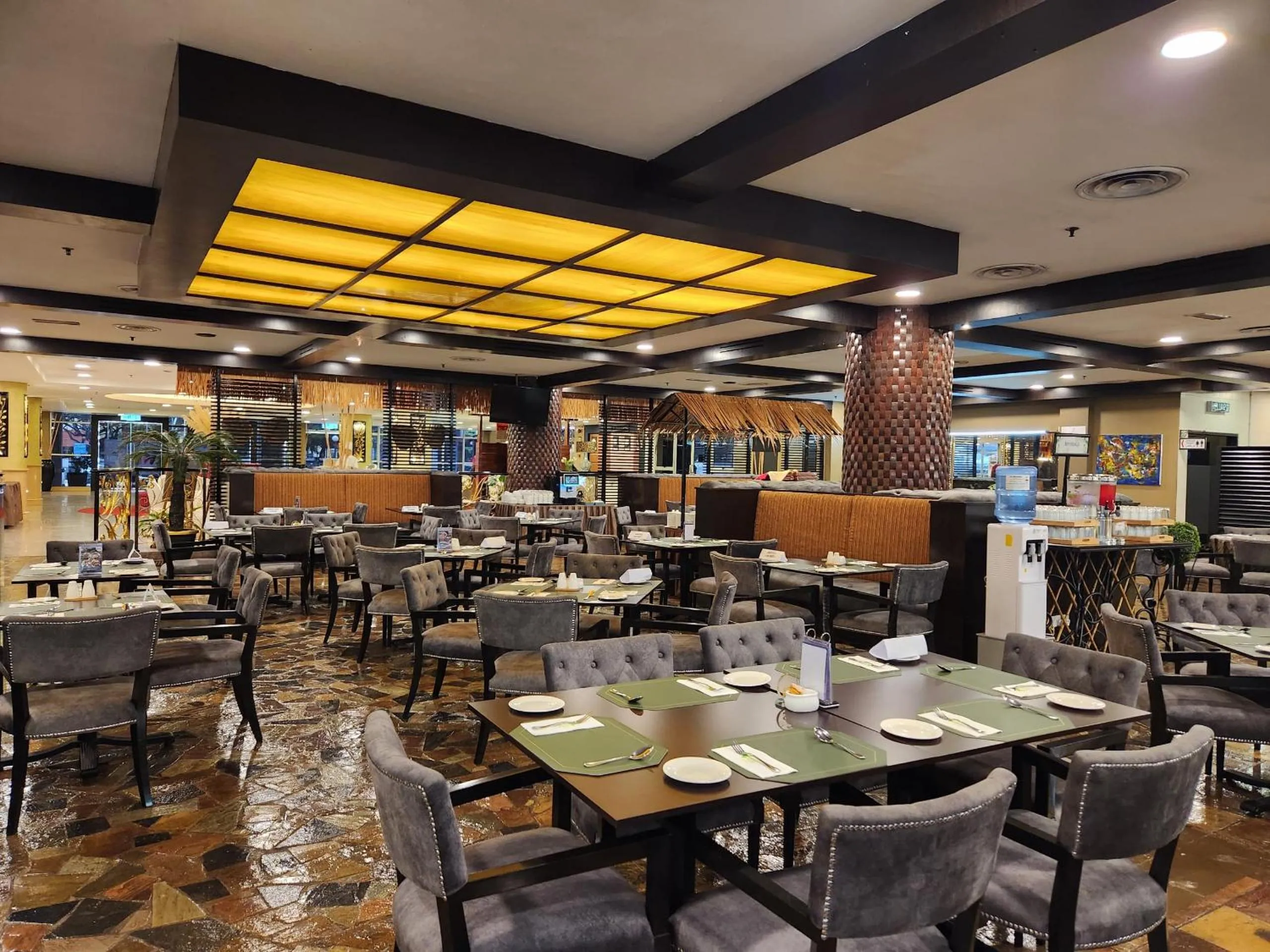 Restaurant/places to eat in De Palma Hotel Shah Alam