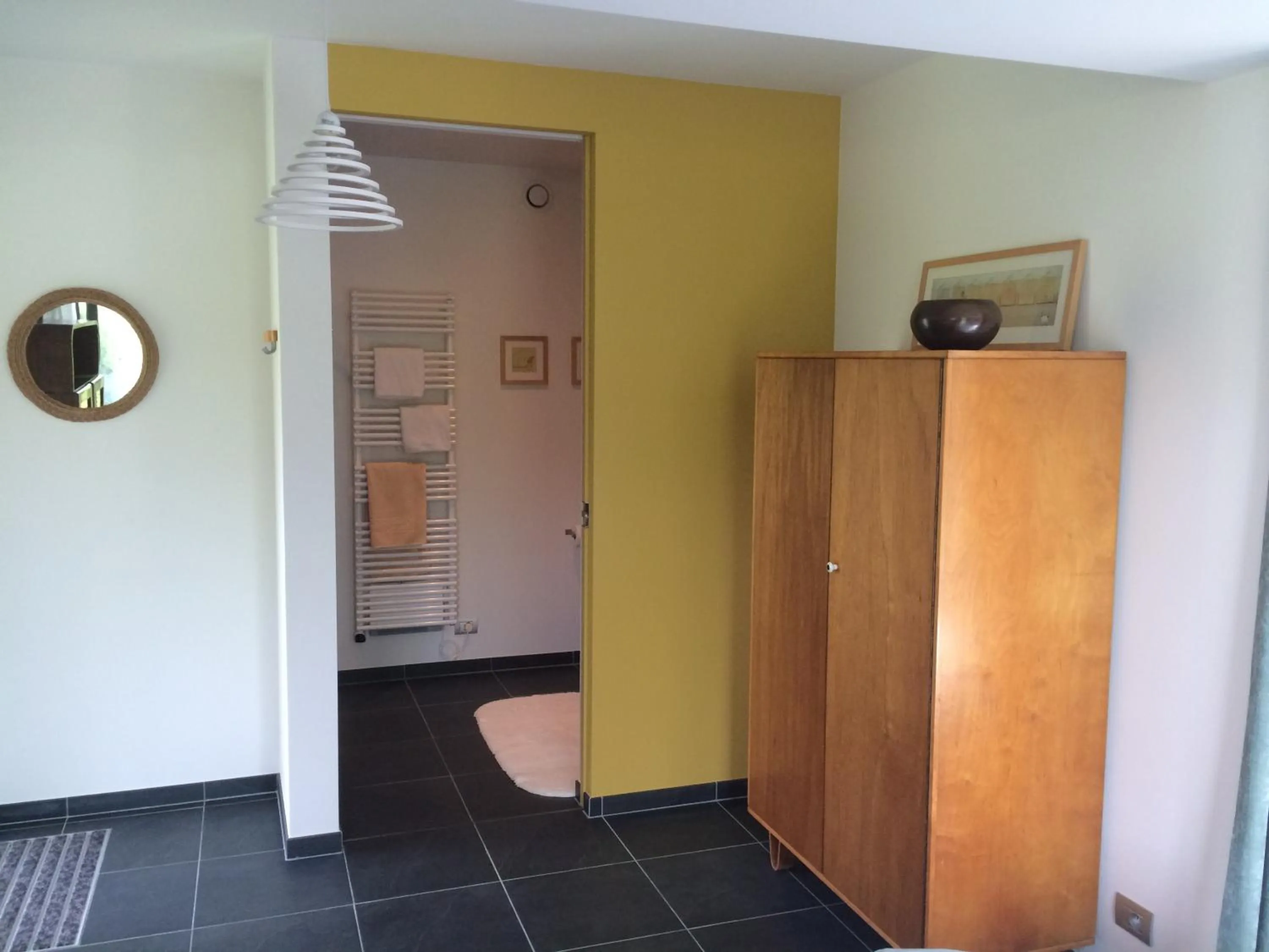 wardrobe in La Chambre d'Amis