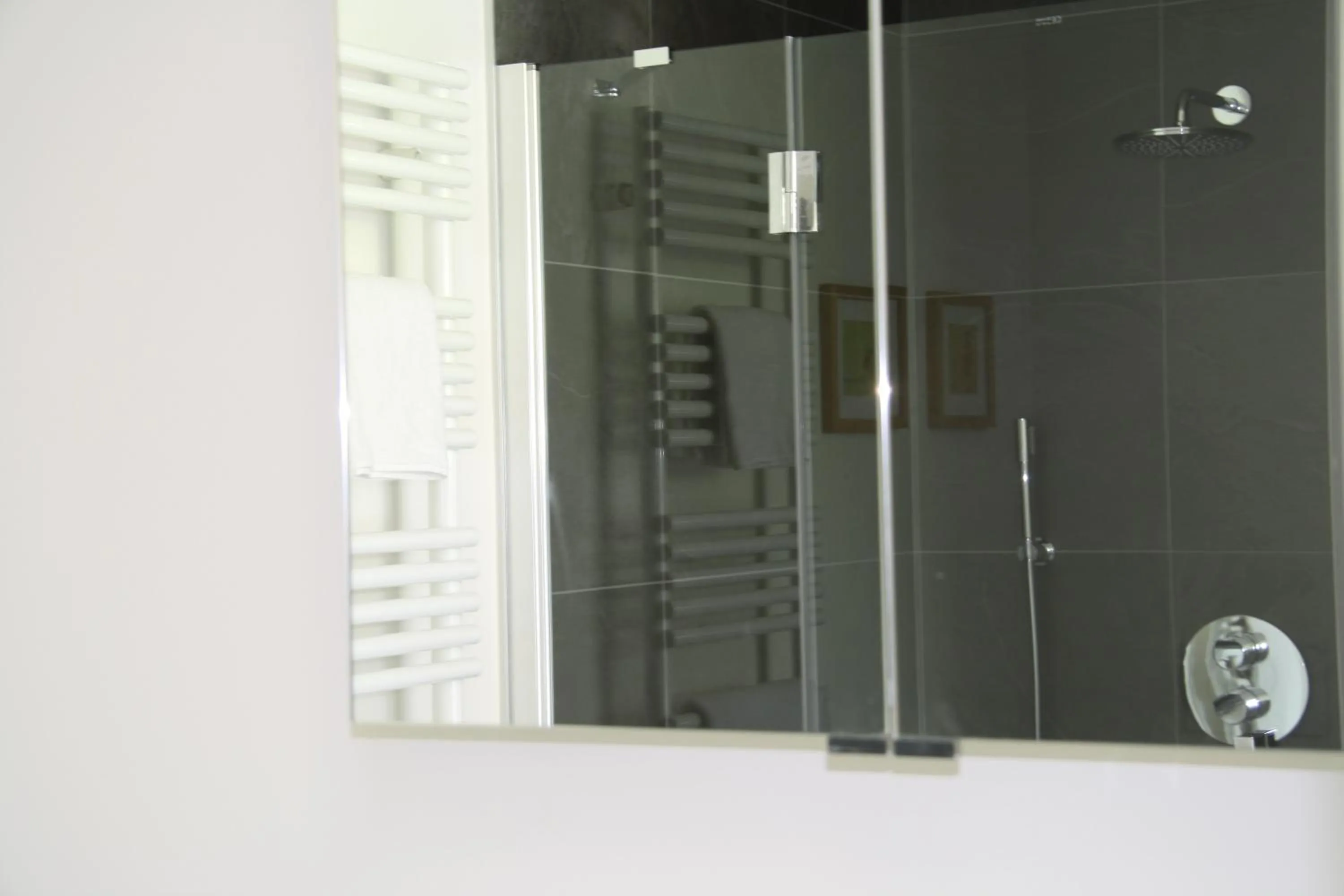 Shower in La Chambre d'Amis