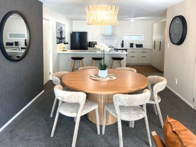 Navigate Seaside Hotel & Apartments