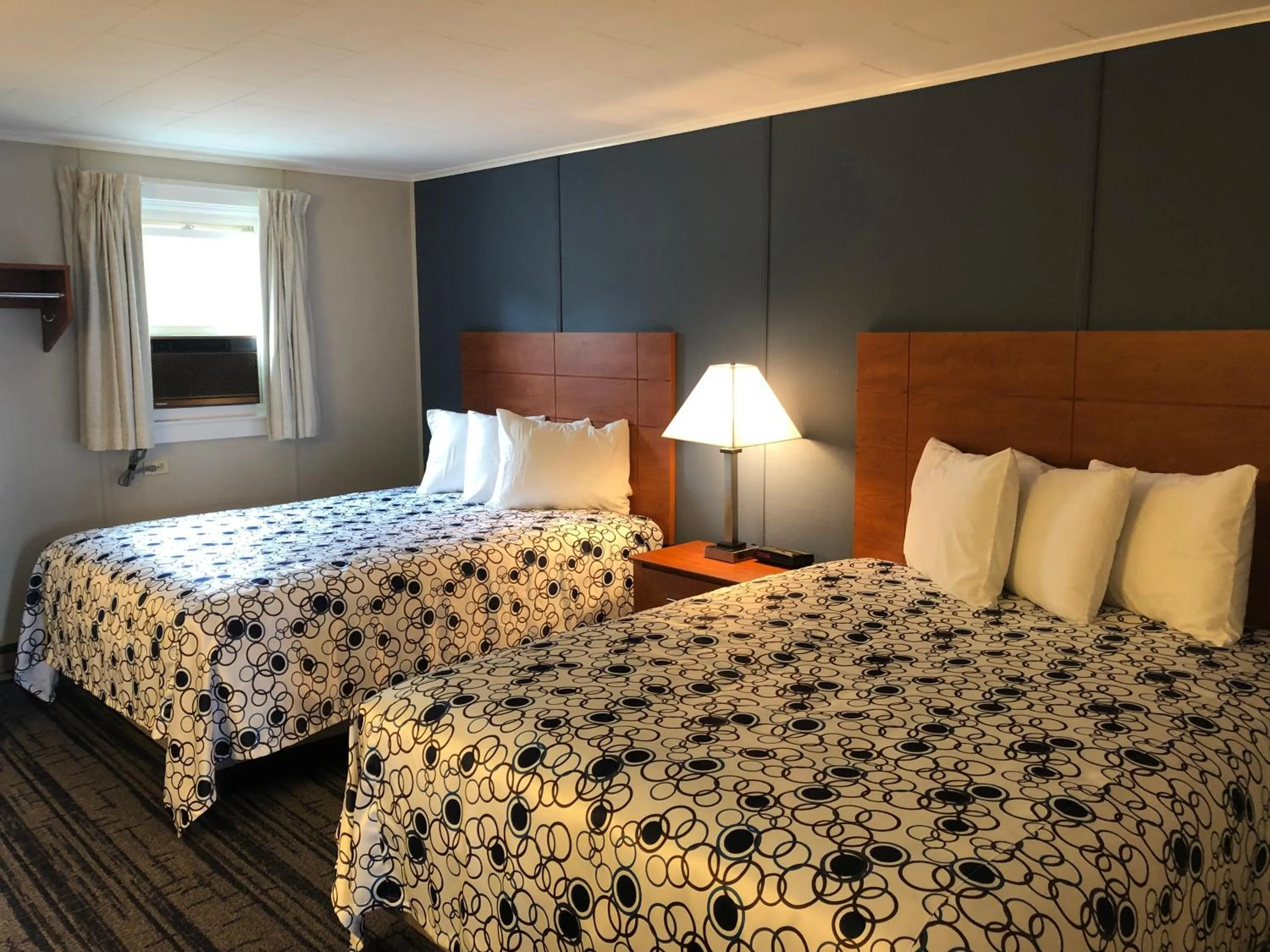 Bed in Edenbrook Motel