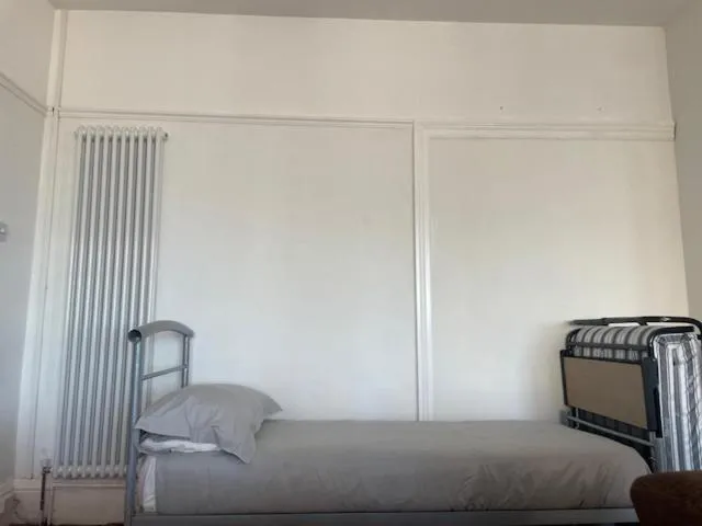 Bed in Bayside