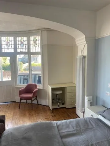 Seating area, Bed in Bayside