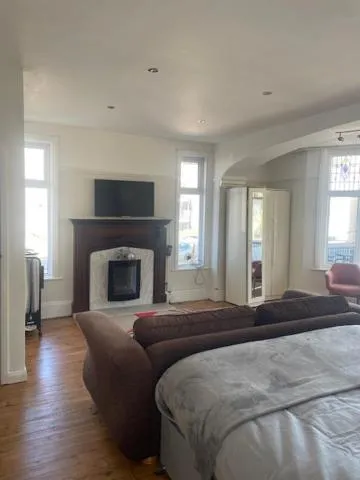 Photo of the whole room, Bed in Bayside