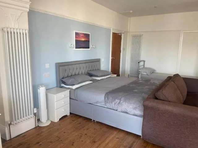 Bedroom, Bed in Bayside