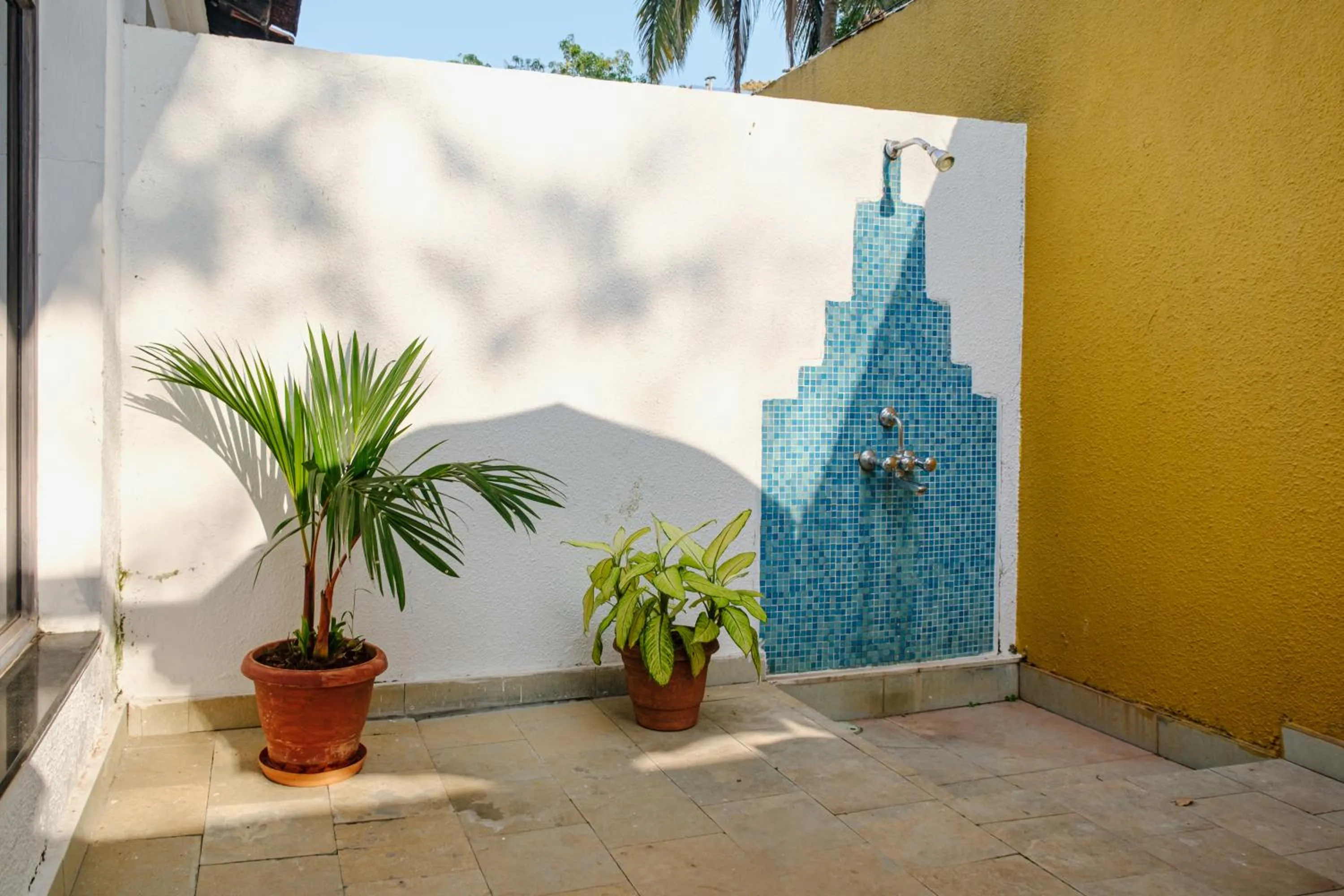 Shower in Granpa's Inn Hotel Bougainvillea