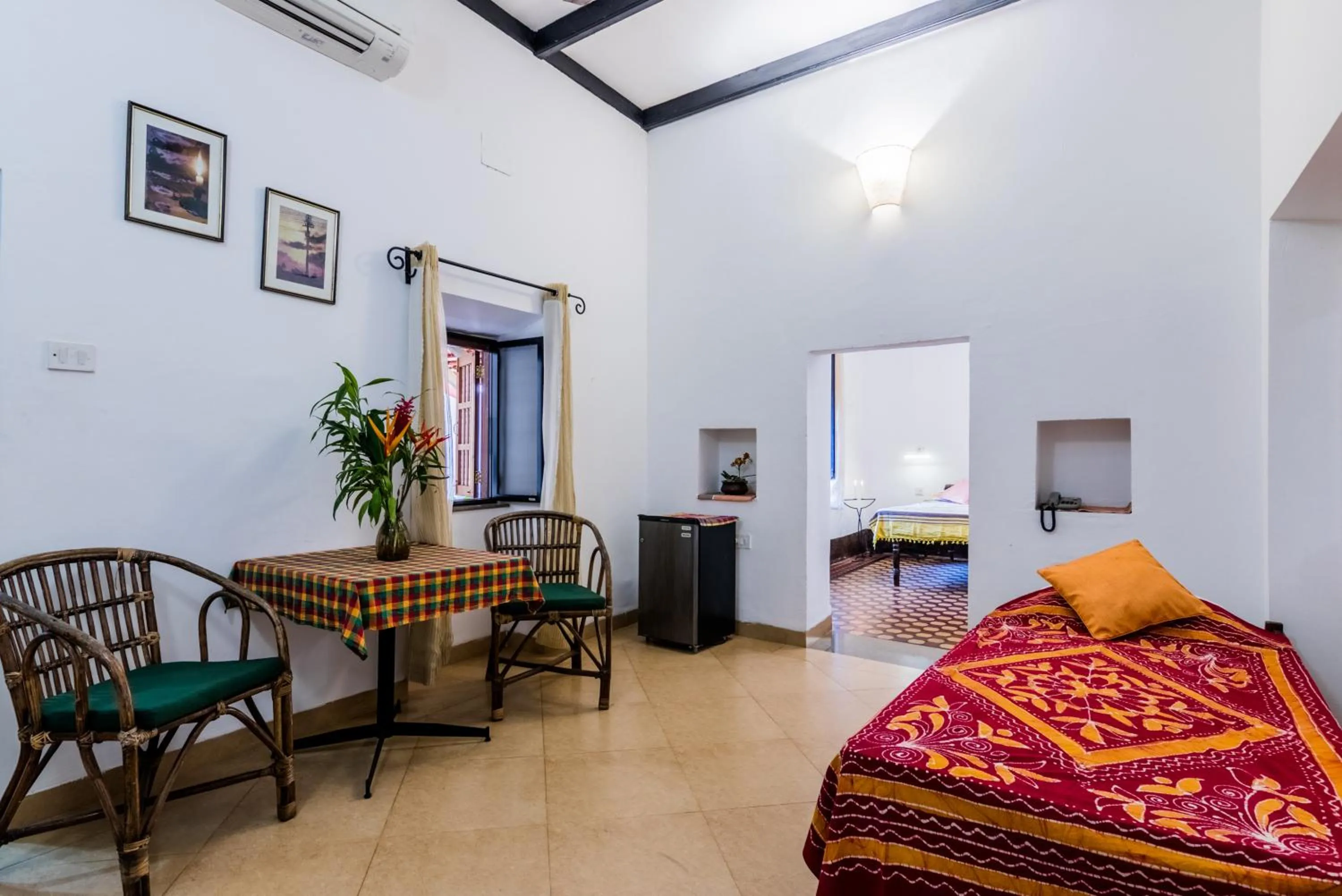 Coffee/tea facilities, Bed in Granpa's Inn Hotel Bougainvillea